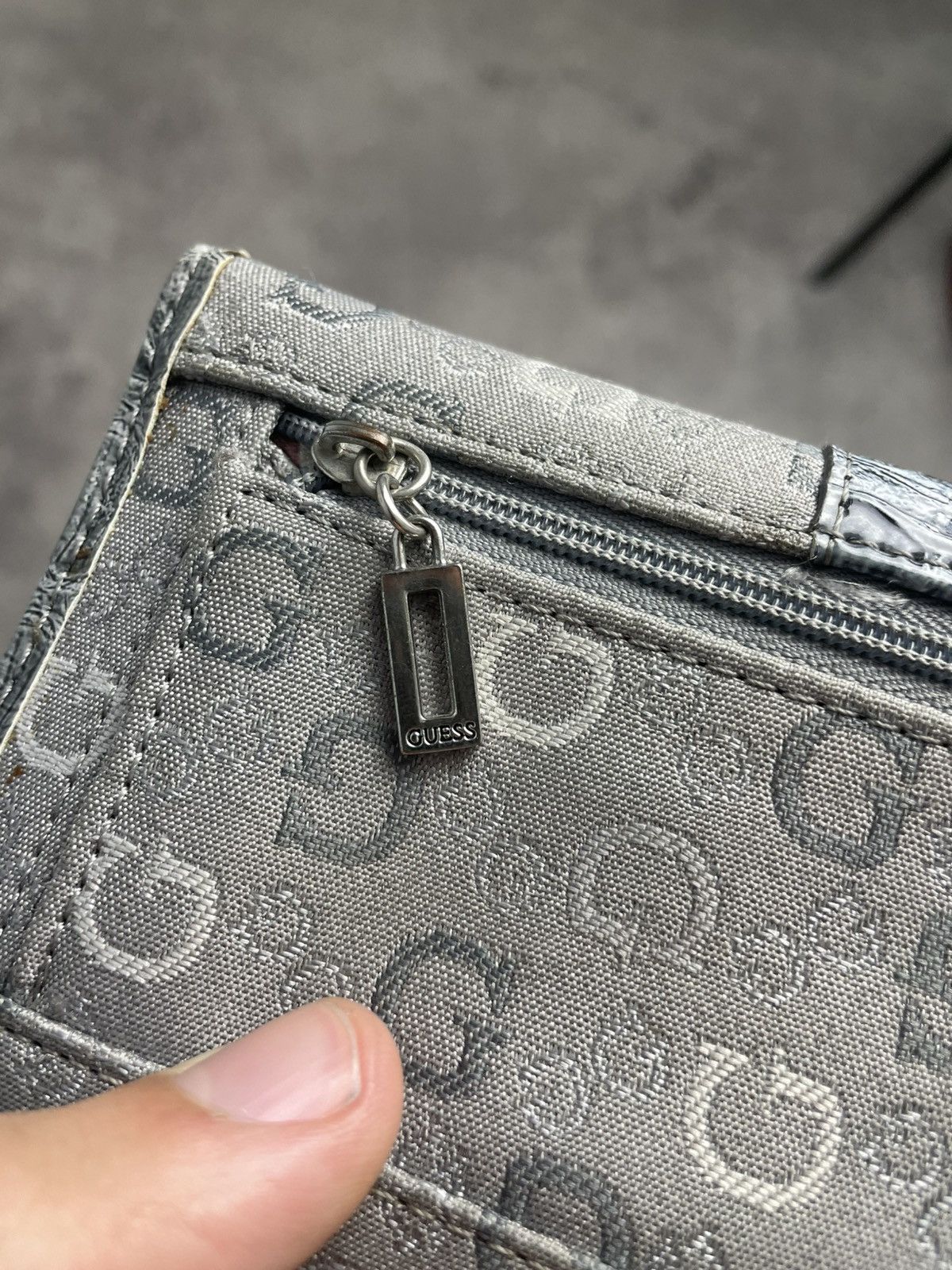 Guess × Vintage Y2k GUESS Gray Croc Gloss Monogram Buckle Trifold Wallet Size ONE SIZE - 5 Thumbnail
