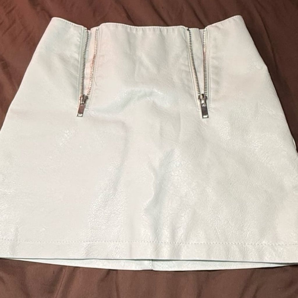 Forever 21 White light blue Leather mini skirt Size 27" / US 4 / IT 40 - 2 Thumbnail