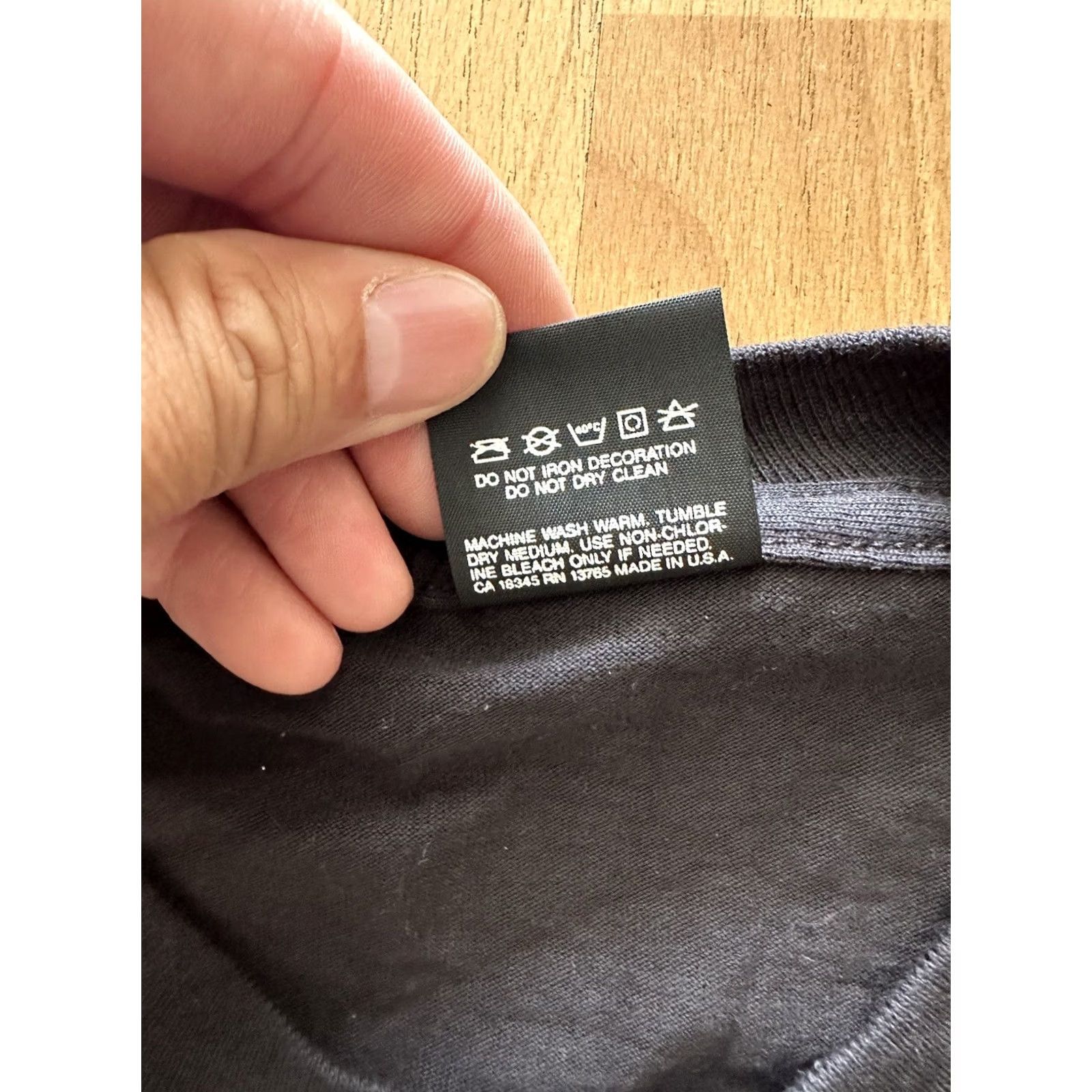 Vintage VINTAGE 1991 Screen Stars Shirt Short Sleeve Crew Neck Cotton Black L USA Made EUC Single Stitch Logo Classic Unisex Adults Men Women Mens Womens Size US L / EU 52-54 / 3 - 5 Thumbnail