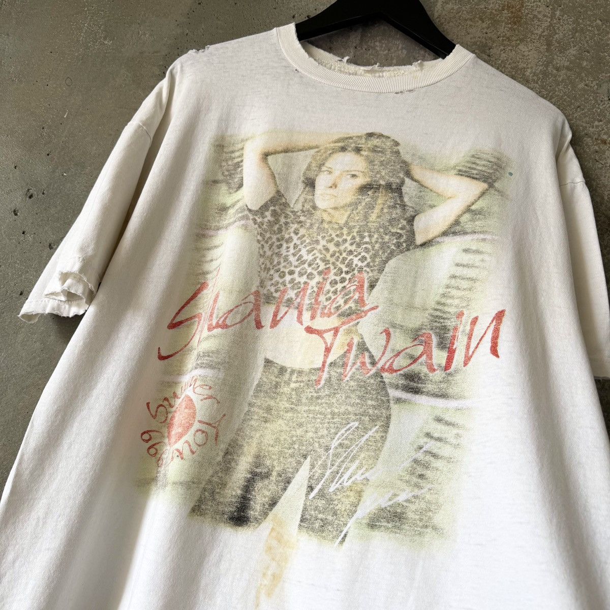 Vintage THRASHED Vintage Shania Twain Tour T-Shirt Size US XL / EU 56 / 4 - 4 Thumbnail