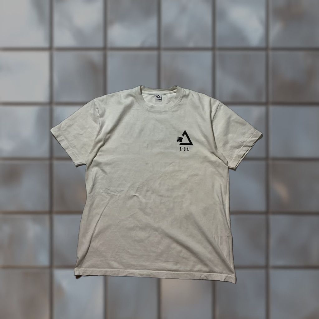 Undefeated VINTAGE Undefeated T-Shirt White Undefeated X UACTP Fit Upper Body Muscle Mass & Power Moves Sz.L Mens Shirt Size US L / EU 52-54 / 3 - 1 Thumbnail