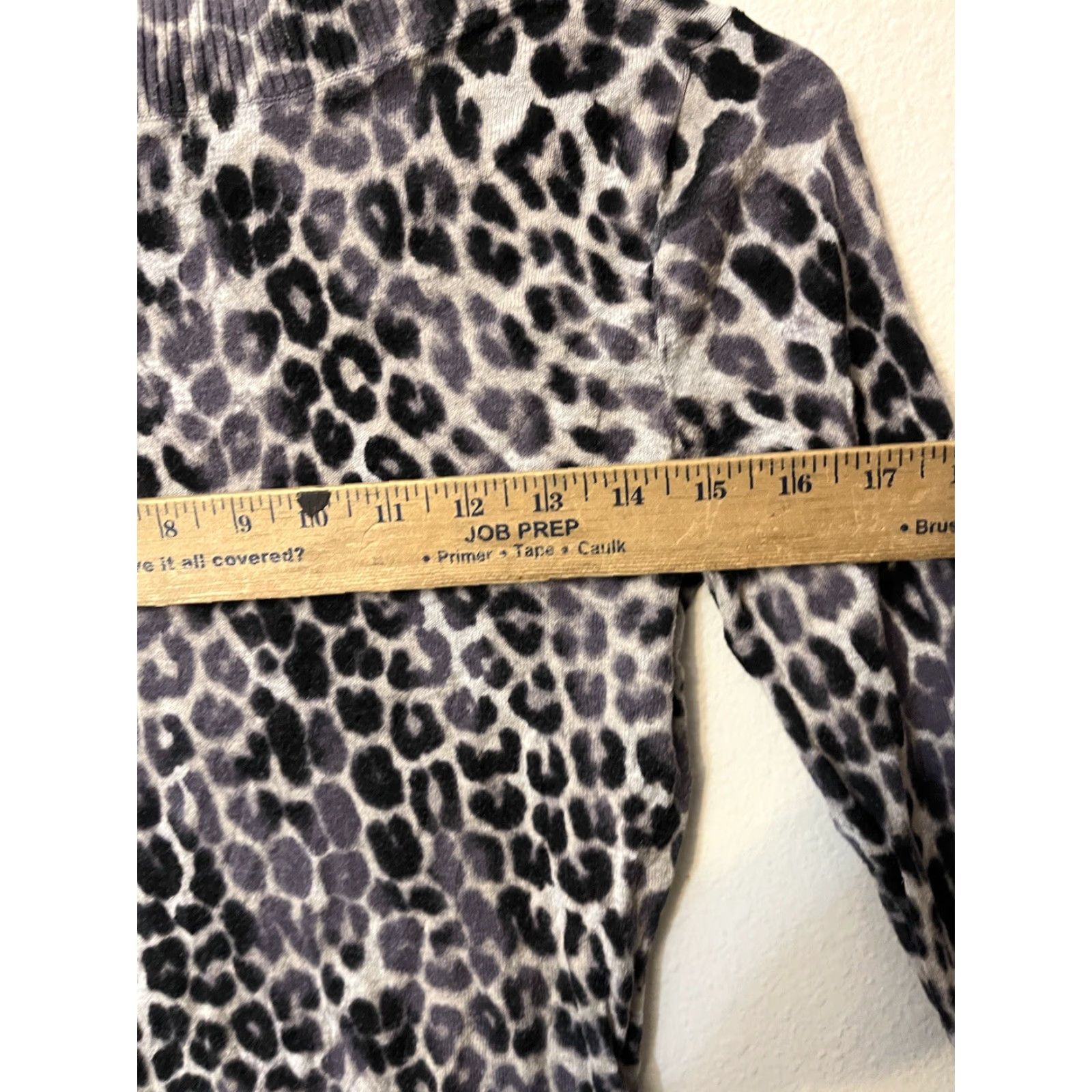 Express Express Womens Pullover Sweater Long Sleeve V Neck Size Small Gray Animal Print Size S / US 4 / IT 40 - 5 Thumbnail