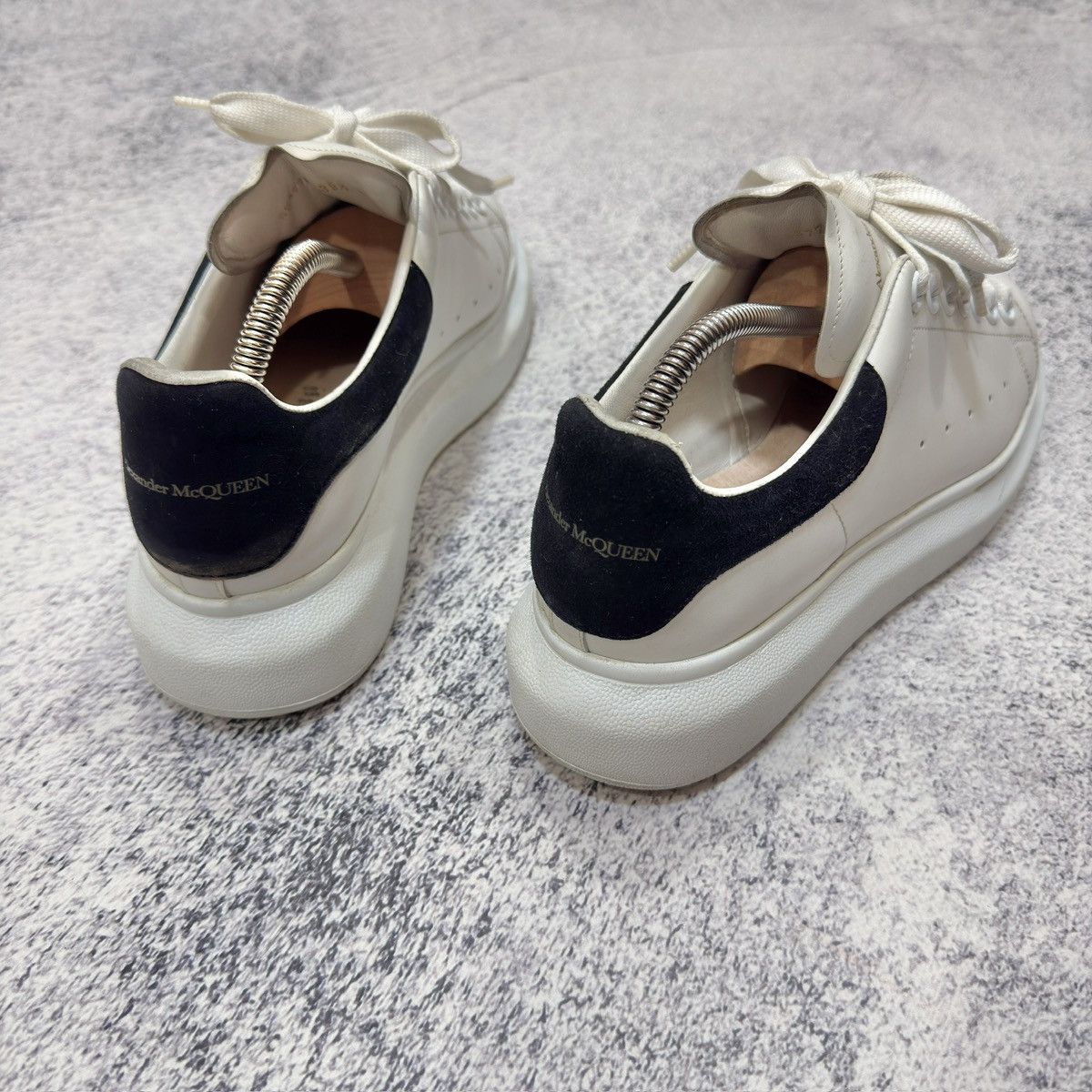 Alexander McQueen Alexander McQueen Womens White Sneakers US9.5 UK6 EU39.5 Size US 9.5 / IT 39.5 - 9 Thumbnail