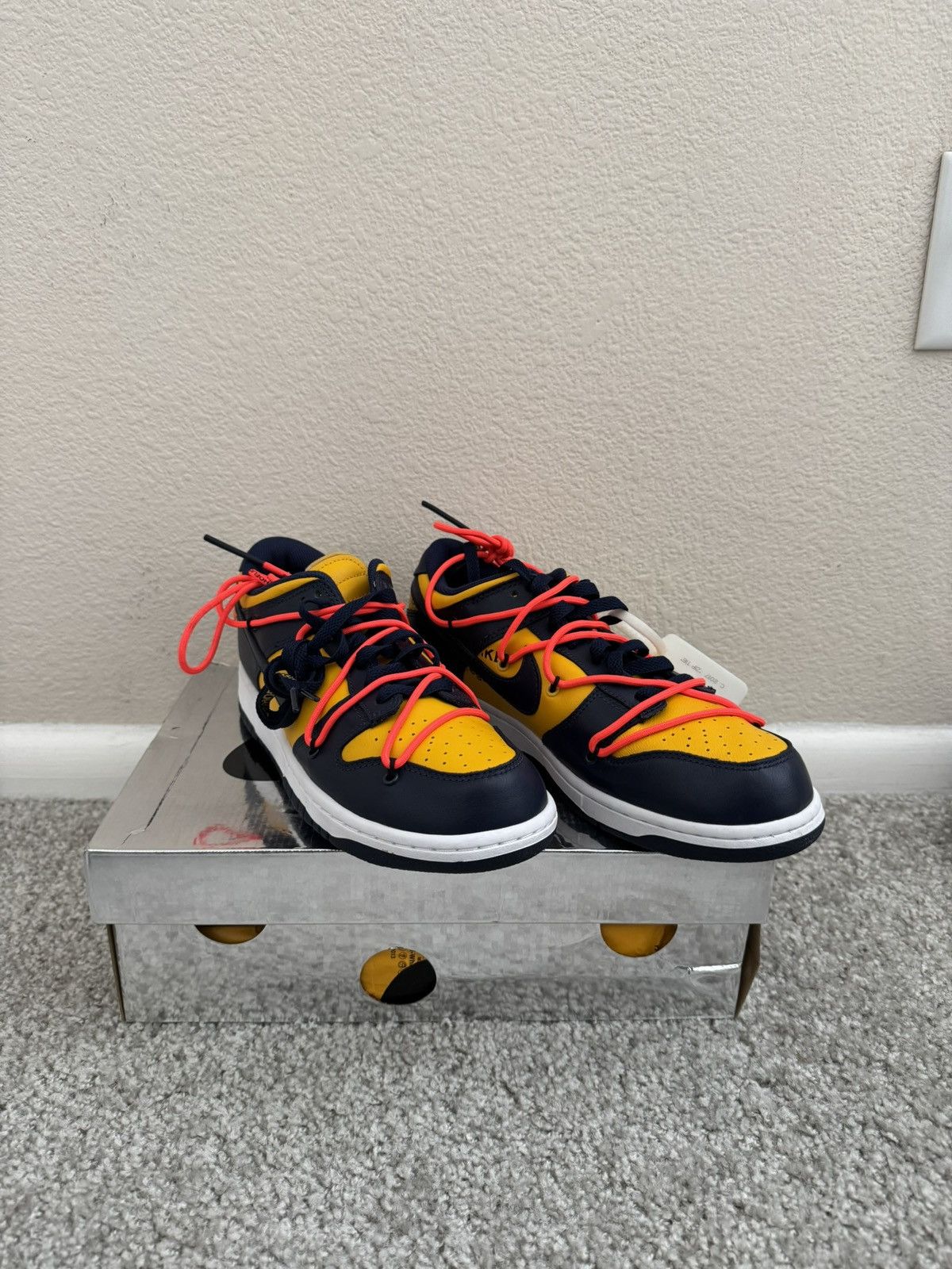 Off-White Off-White University Gold Dunk Size US 9.5 / EU 42-43 - 4 Thumbnail