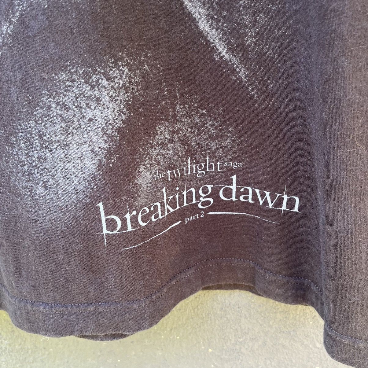 Vintage Thrashed Faded Y2k Twilight Saga Breaking Dawn Movie Tee Size US XXL / EU 58 / 5 - 4 Thumbnail