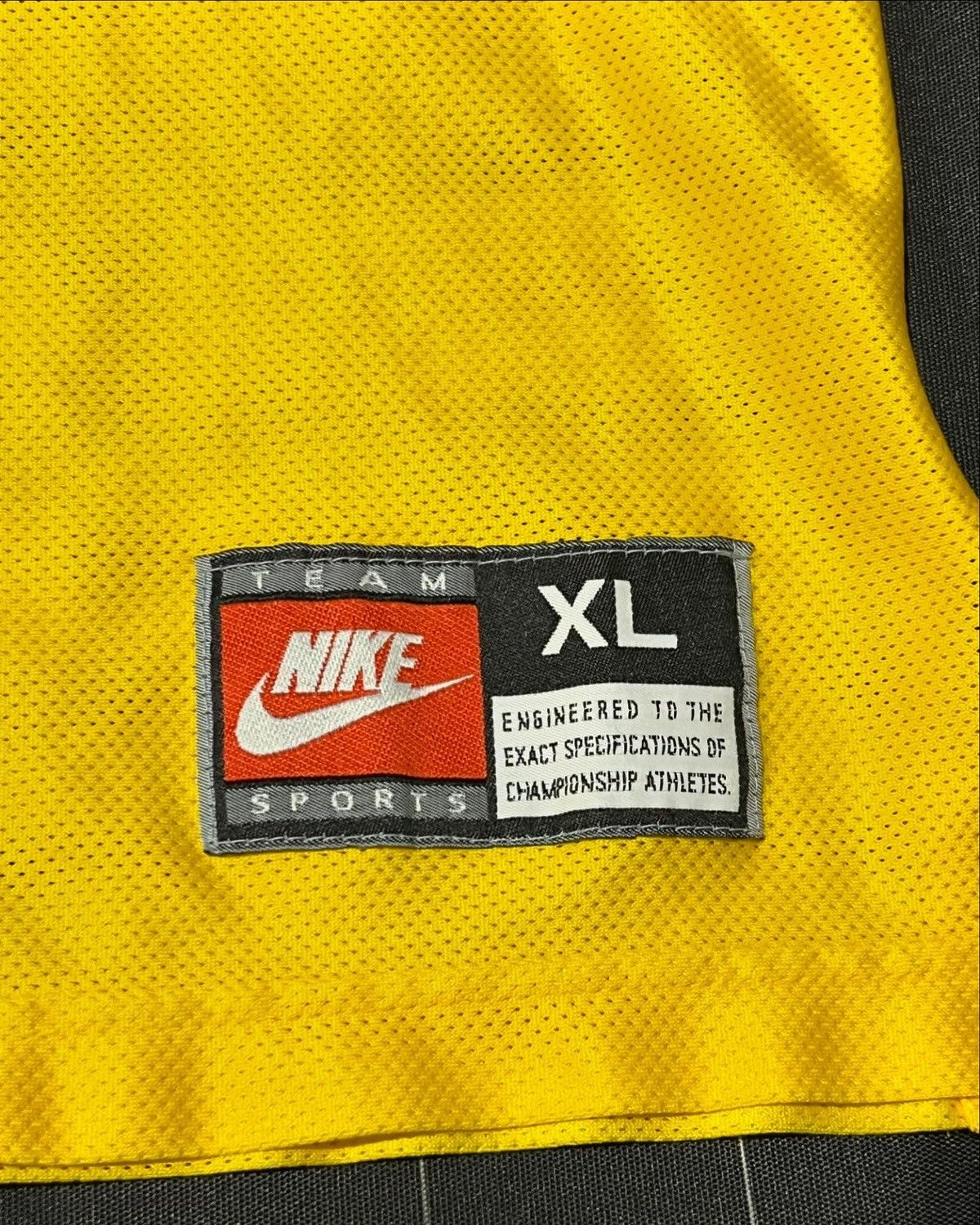 NCAA × Nike × Vintage Nike University of Michigan NCAA Basketball Jersey Size US XL / EU 56 / 4 - 5 Thumbnail