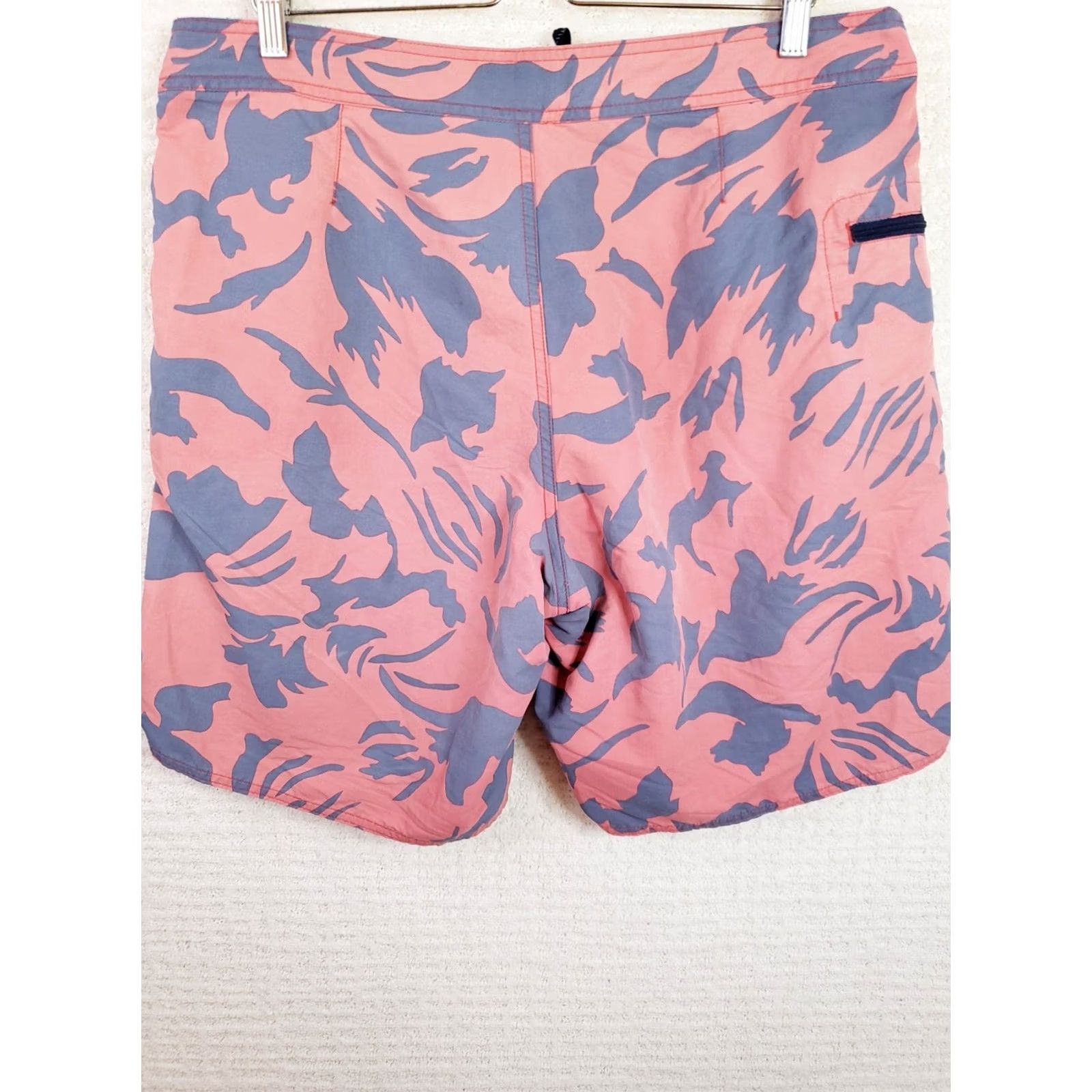 Patagonia Patagonia Board Shorts 36W 10L Pink Gray Floral Drawstring Pockets Quick Dry Nylon Men Sports Surf Tropical Vintage Size US 36 / EU 52 - 6 Thumbnail