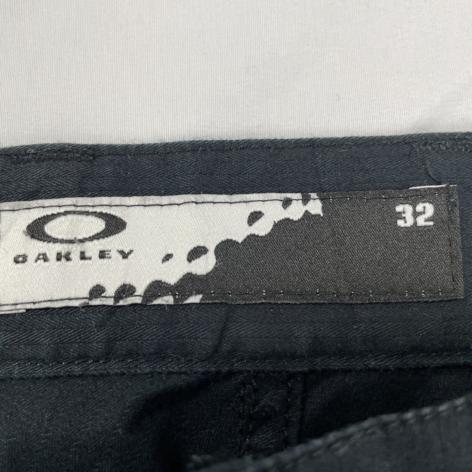 Oakley Vintage OAKLEY Shorts Cargo Y2K Black W32 Size US 32 / EU 48 - 4 Thumbnail