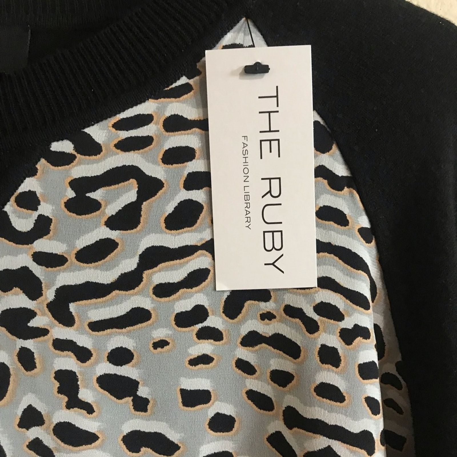 Barneys New York Barney’s New York CO-OP Silk Leopard Sweater Size M Size M / US 6-8 / IT 42-44 - 3 Thumbnail