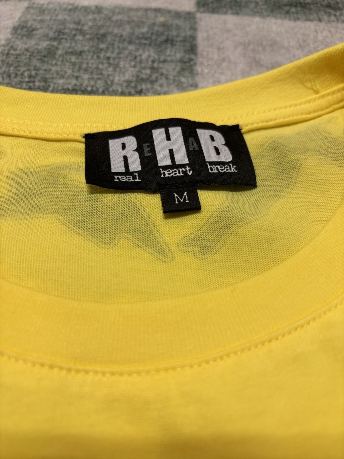 realheartbreaks tシャツ stunmic Mustard” t-shirt from Rehab/RealHeartBreak/Stunmic