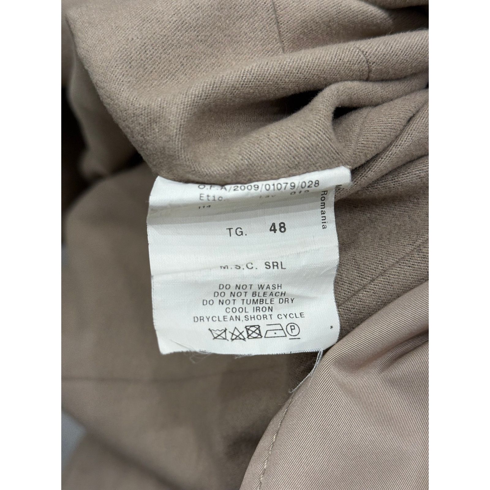 Giorgio Armani 2009 Armani double breasted trench coat Size XL / US 12-14 / IT 48-50 - 6 Thumbnail