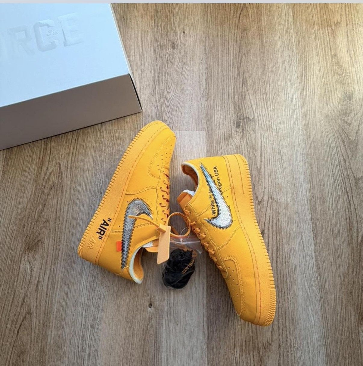 Nike × Off-White Nike Air Force 1 Low Size US 10 / EU 43 - 1 Thumbnail