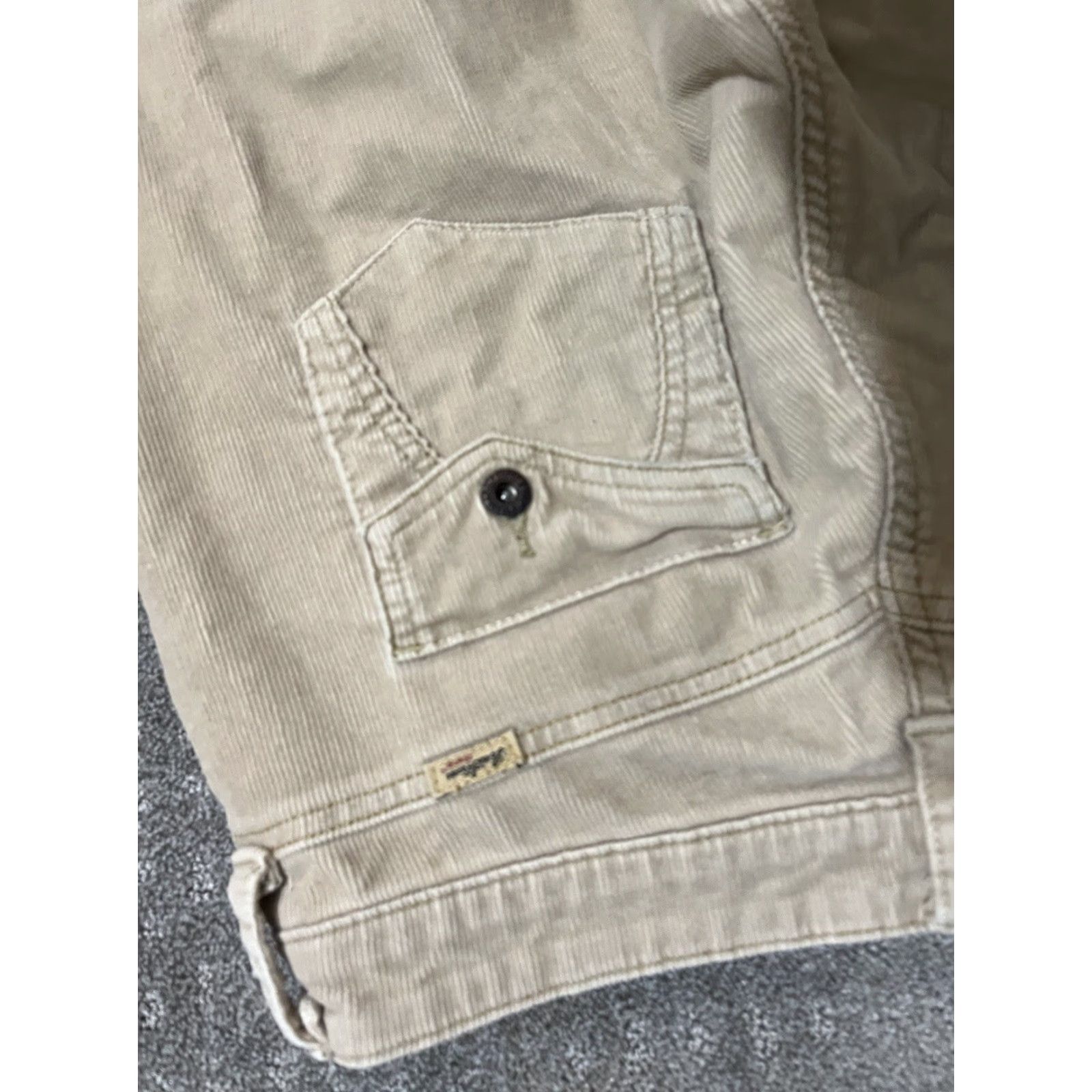 Levi's VINTAGE Levi's Jeans Bootcut Women 8 Beige Corduroy Inseam 28 In. Regular Fit 29W 28" L Easy Care Pockets 90s Outdoor? Size 30" / US 8 / IT 44 - 6 Thumbnail