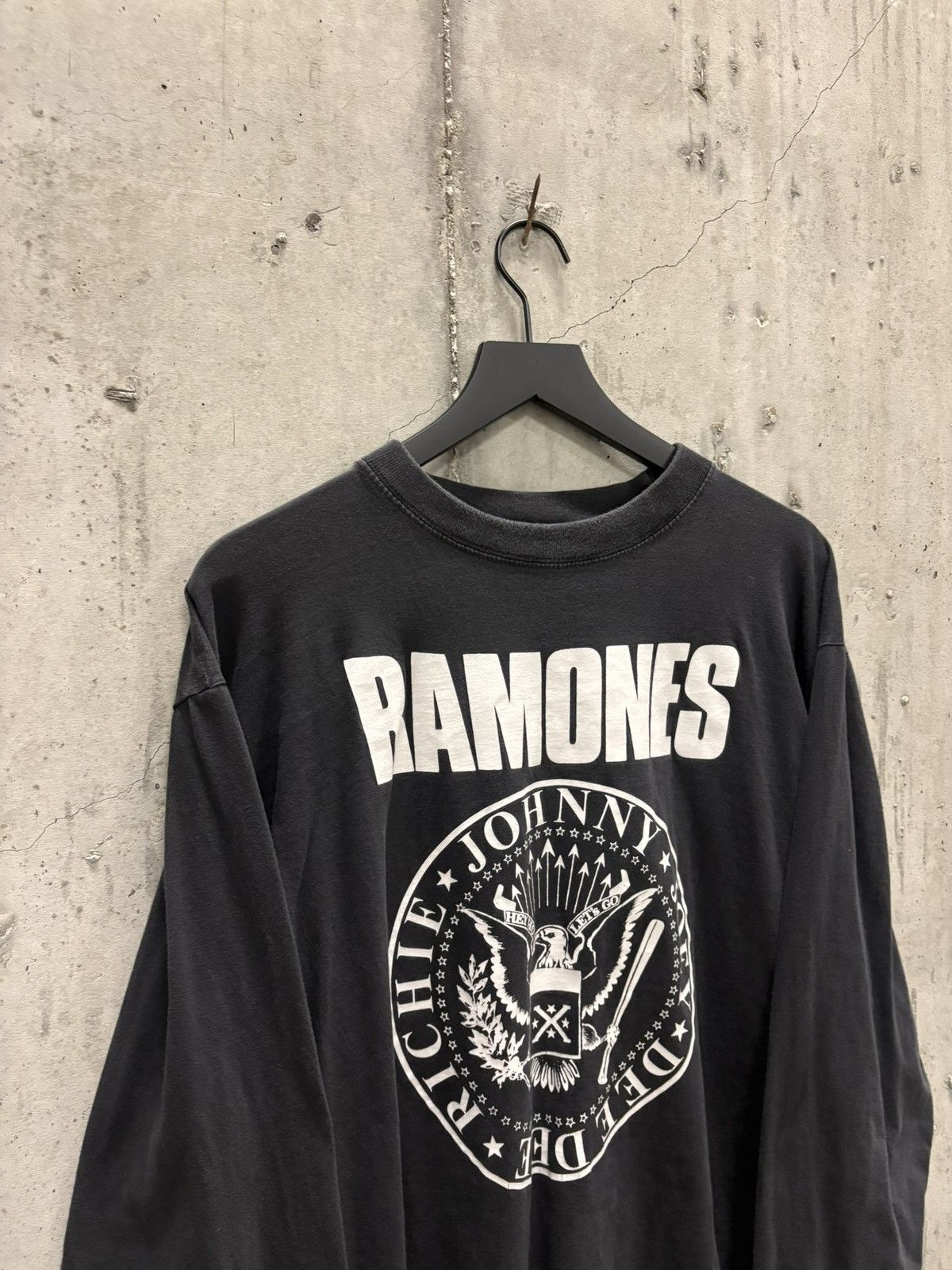 Band Tees Vintage Ramones Shirt Thrashed Faded Grunge Band Euro Size US XL / EU 56 / 4 - 5 Thumbnail