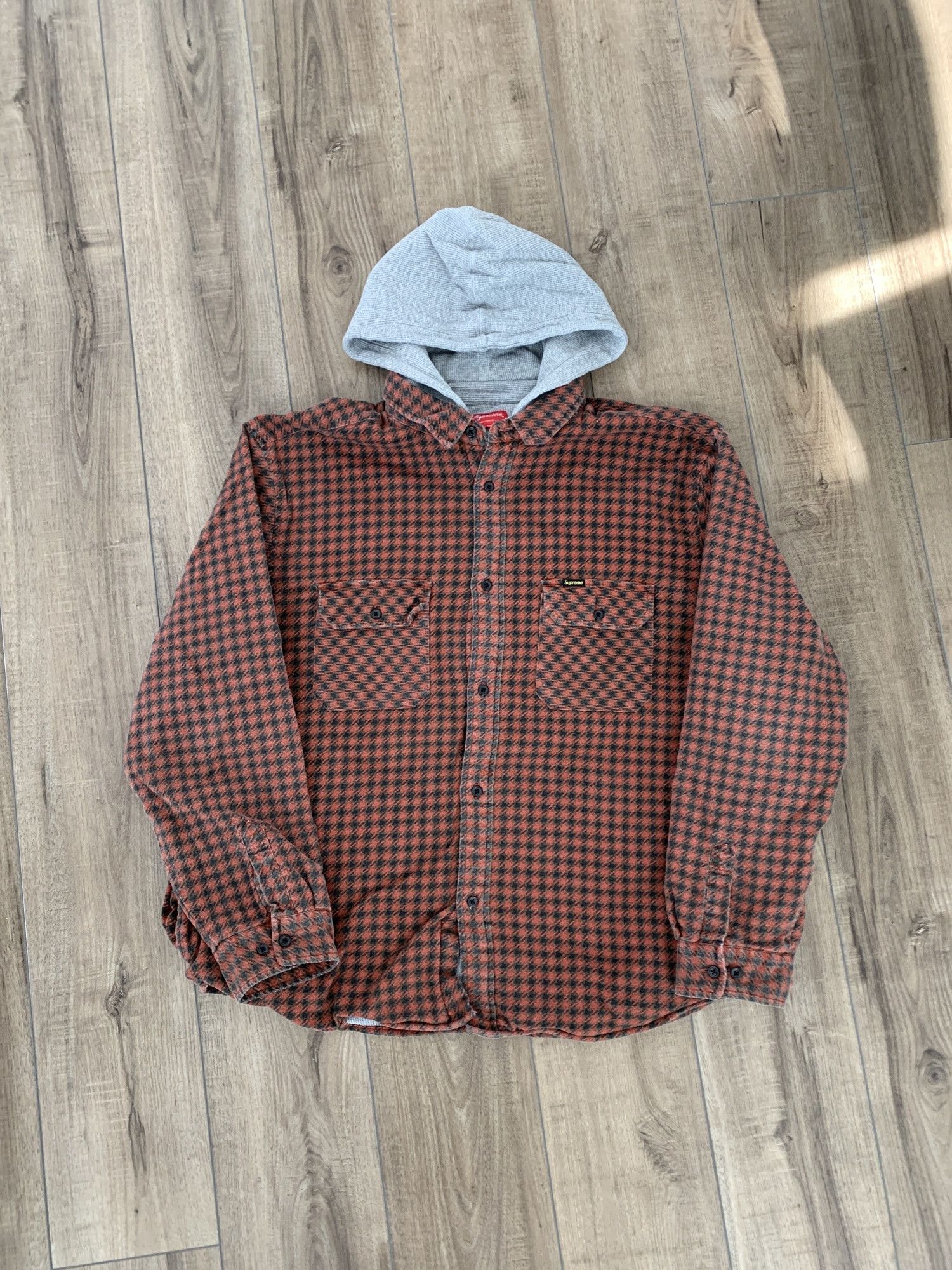 Supreme Supreme Houndstooth Flannel Hooded Shirt L Red Size US XL / EU 56 / 4 - 2 Thumbnail