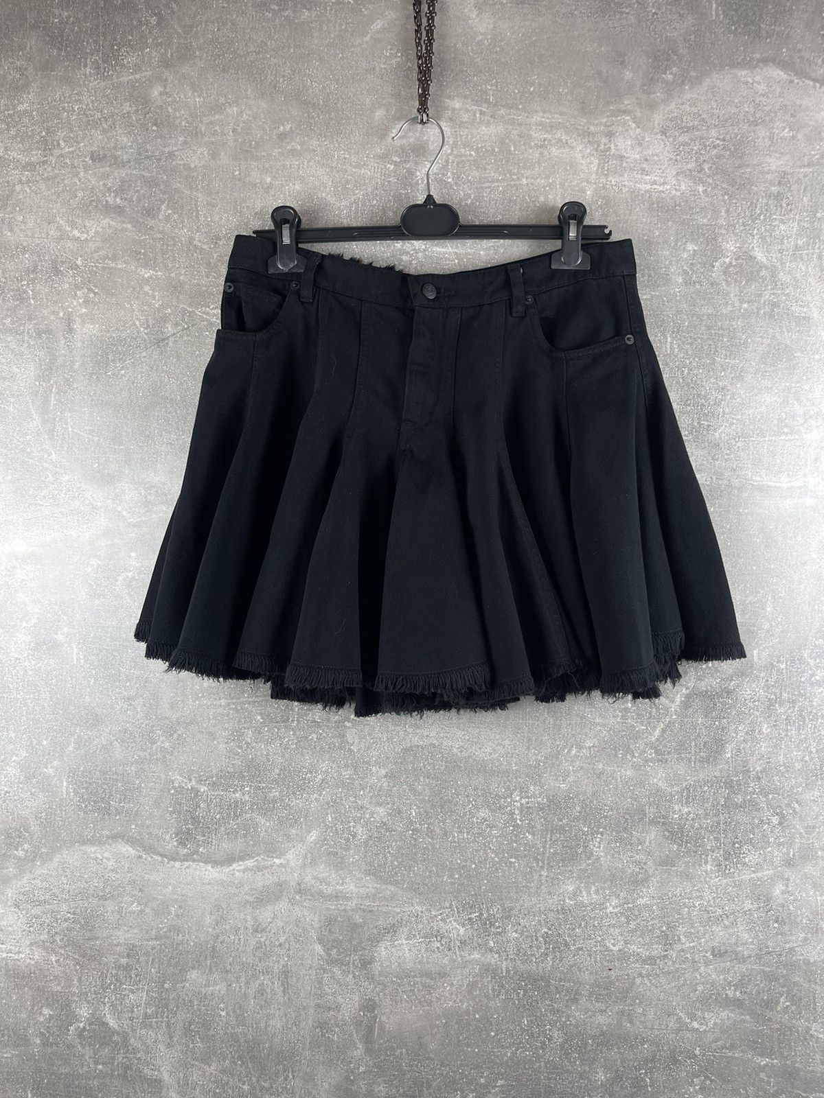 Alexander McQueen MCQ Alexander McQueen Archives Black Pleated Mini Skirt Size 30" / US 8 / IT 44 - 1 Thumbnail