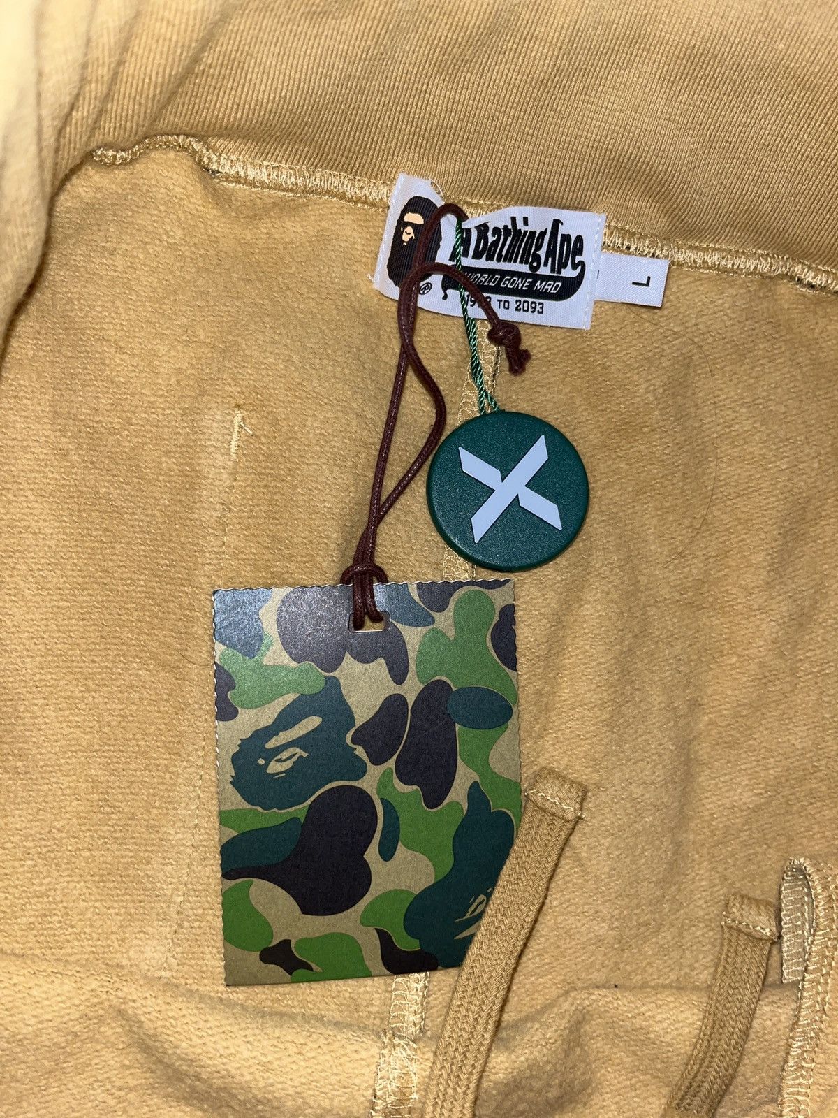 Bape Bape shark yellow camo sweat pants Size US 34 / EU 50 - 5 Thumbnail