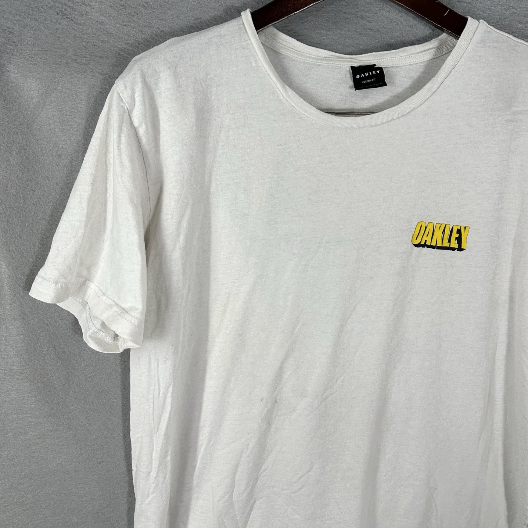 Oakley VINTAGE Oakley T-Shirt Logo Crew Neck 90s Double-Sided White XL Mens Size US XL / EU 56 / 4 - 2 Thumbnail