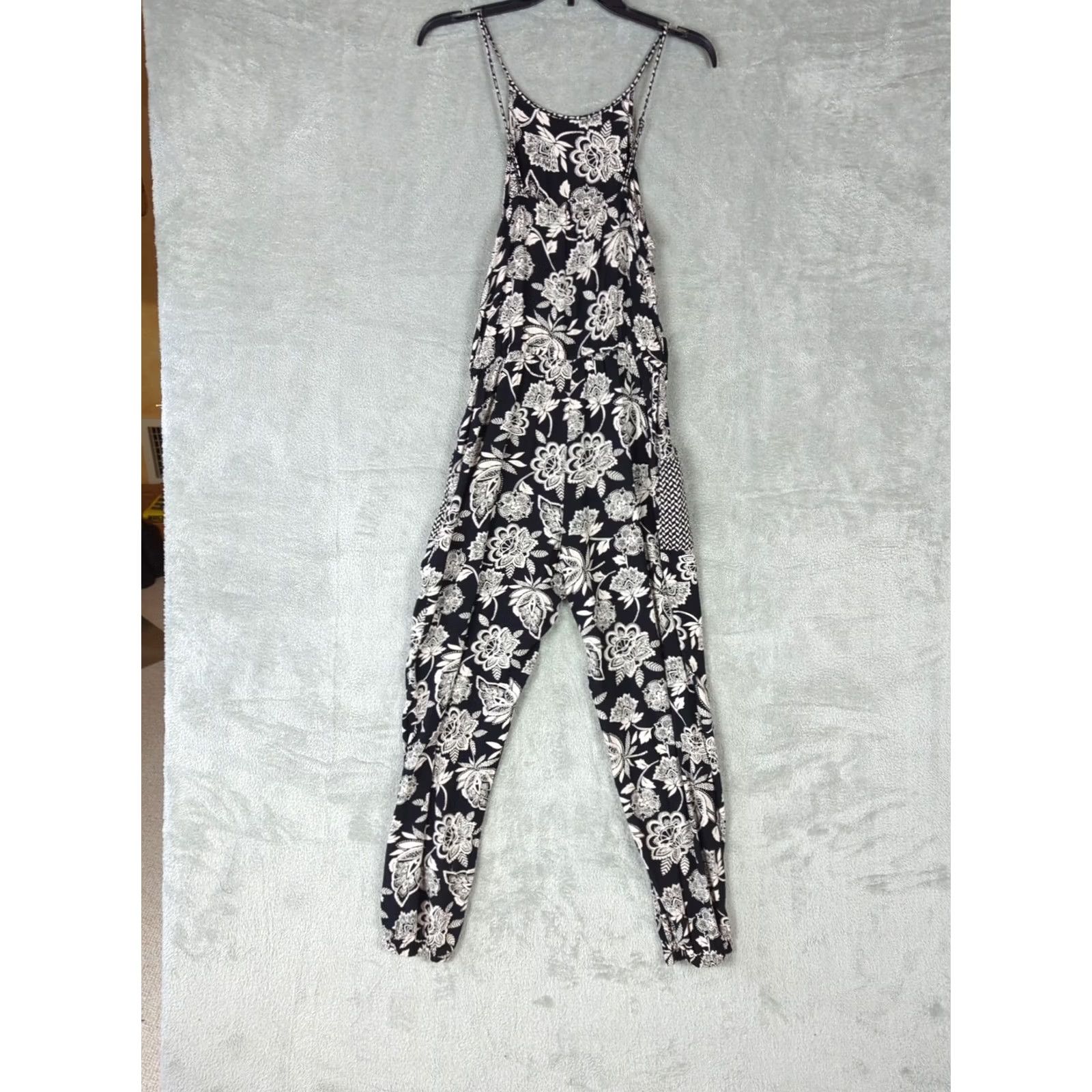 American Eagle Outfitters American Eagle Outfitters Jumpsuit Women S Black Floral Sleeveless Spaghetti Strap Relaxed Boho Beachy Size 28" / US 6 / IT 42 - 4 Thumbnail