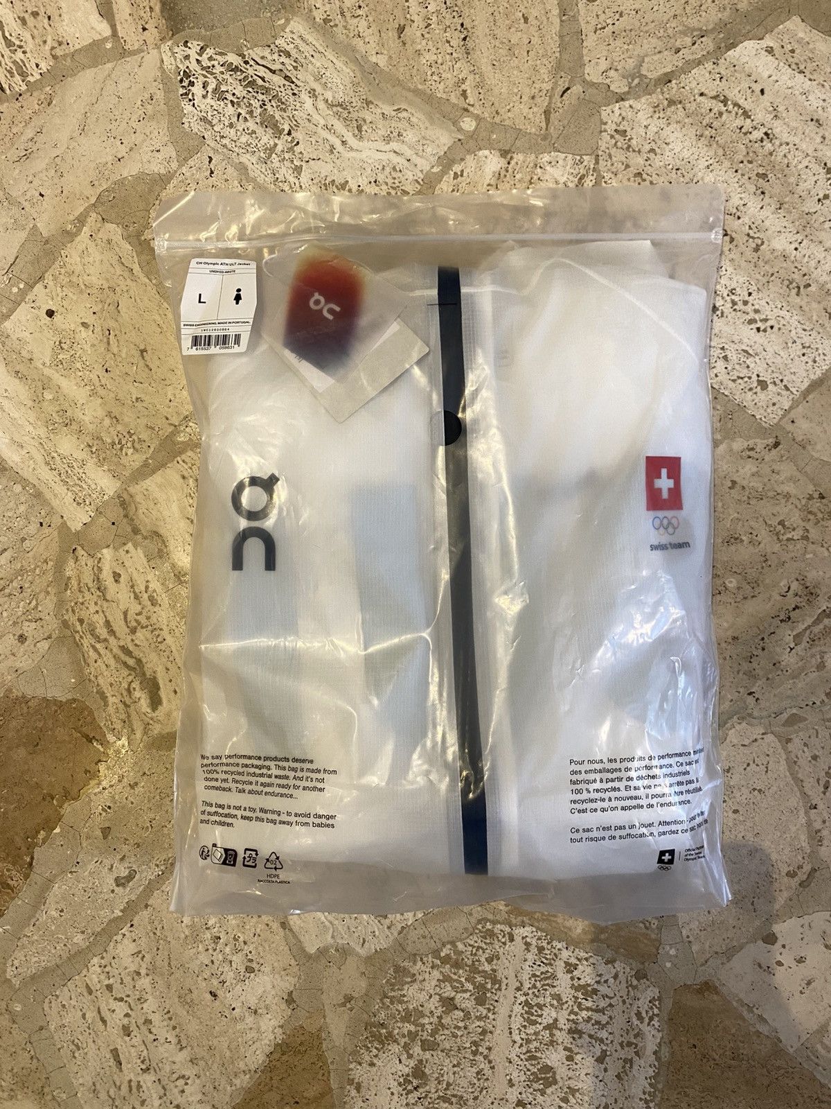 On ON OLYMPIC RUNNING WINDBREAKER Size US L / EU 52-54 / 3 - 4 Thumbnail