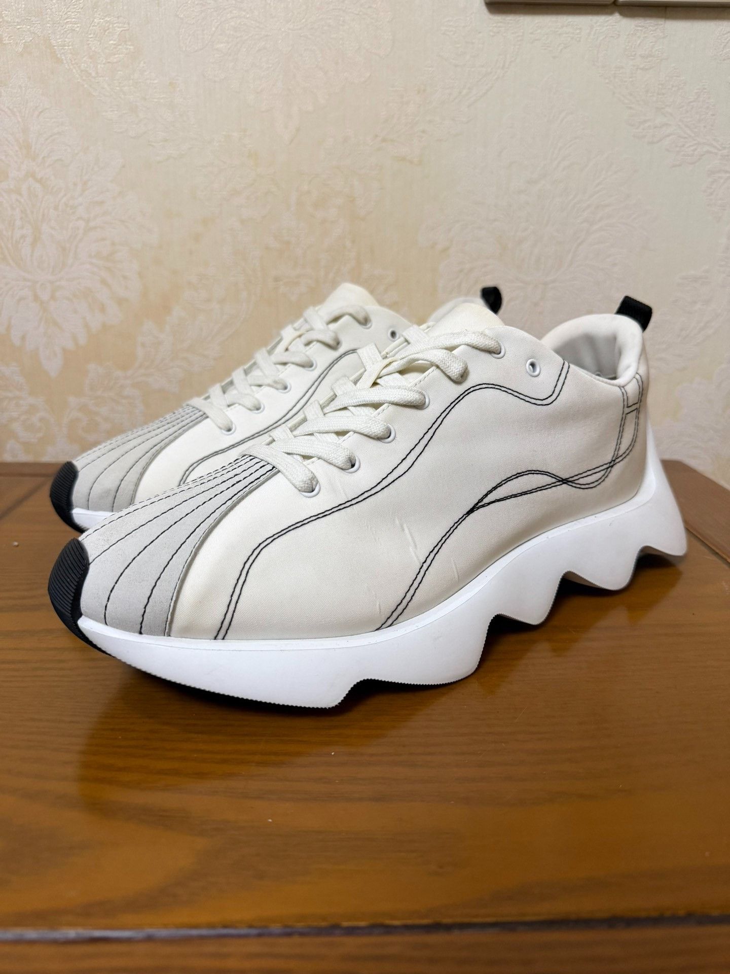 Hermes Hermes White Lowtop Sneakers 41 Men Size US 8.5 / EU 41-42 - 1 Thumbnail