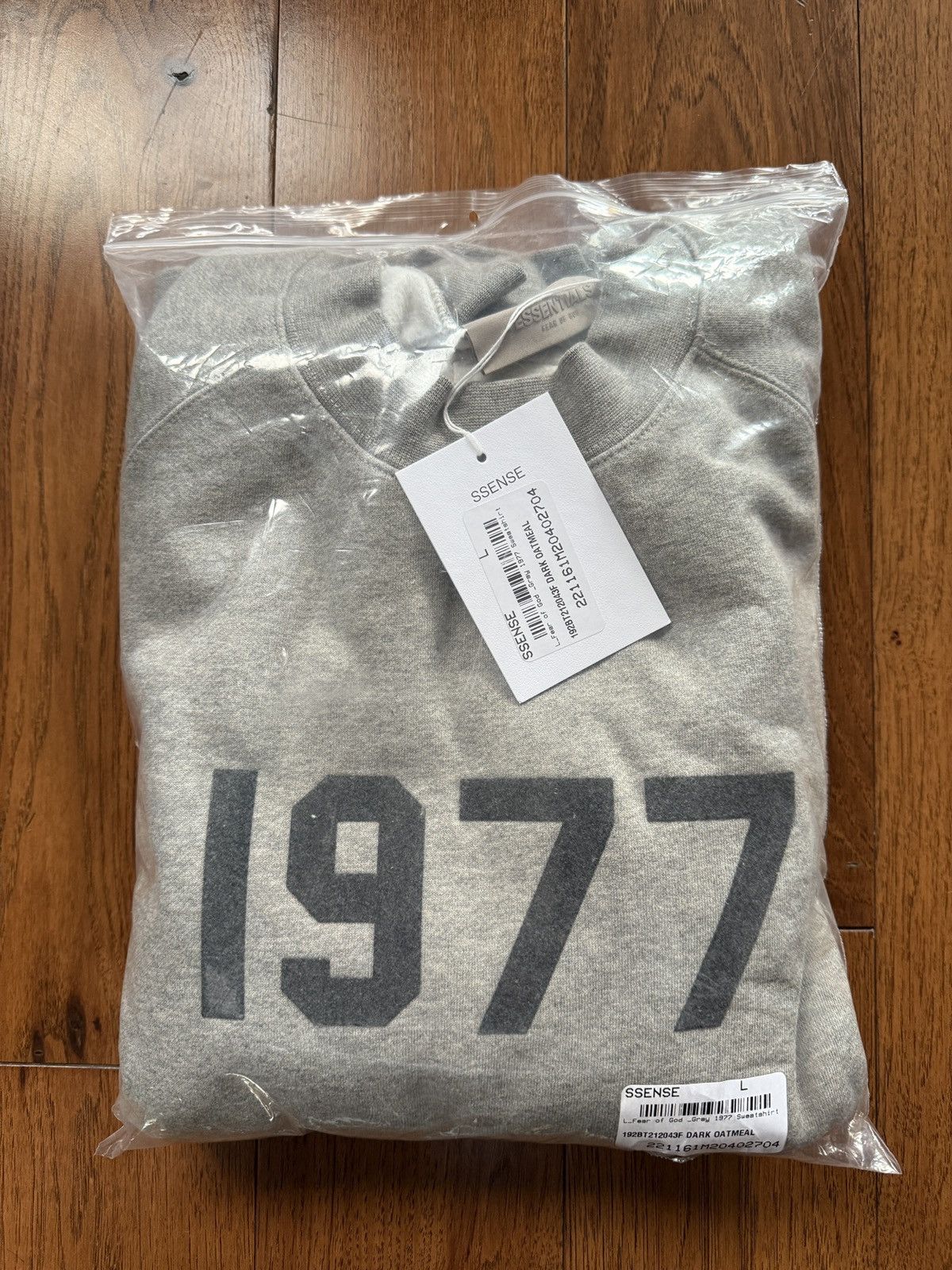 Essentials Fear of God Essentials Dark Oatmeal 1977 Crewneck Sweatshirt Size US L / EU 52-54 / 3 - 6 Thumbnail
