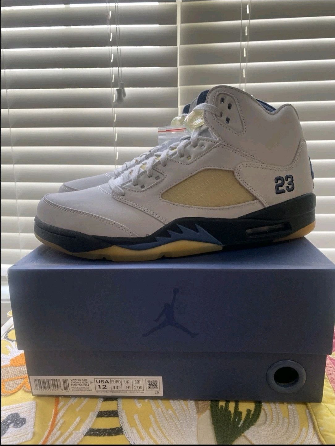 Jordan Brand Nike Air Jordan Retro 5 Wmns A Ma Maniére Dawn Size 12 DS Size US 12 / IT 42 - 1 Thumbnail