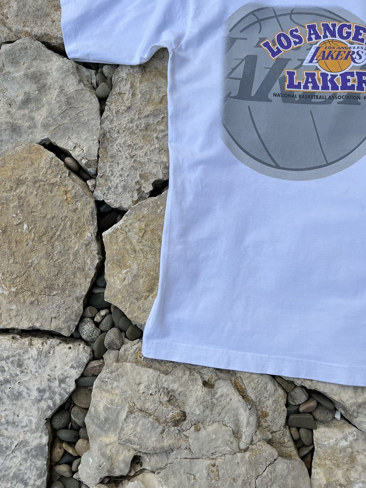 NBA × Starter × Vintage Vintage Starter Los Angeles Lakers y2k NBA tee t-shirt retro Size US L / EU 52-54 / 3 - 7 Thumbnail