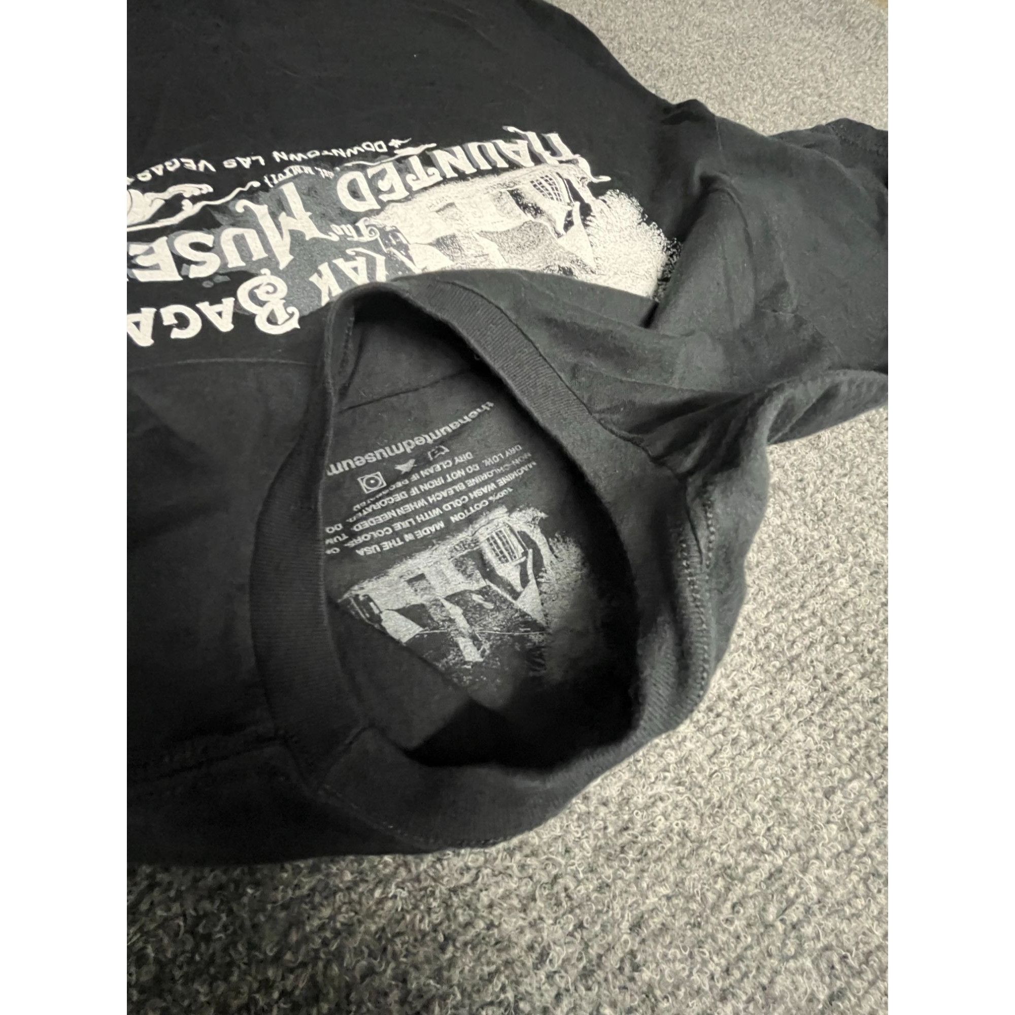 Gildan Zak bagans haunted museum t shirt size small Size US S / EU 44-46 / 1 - 3 Thumbnail