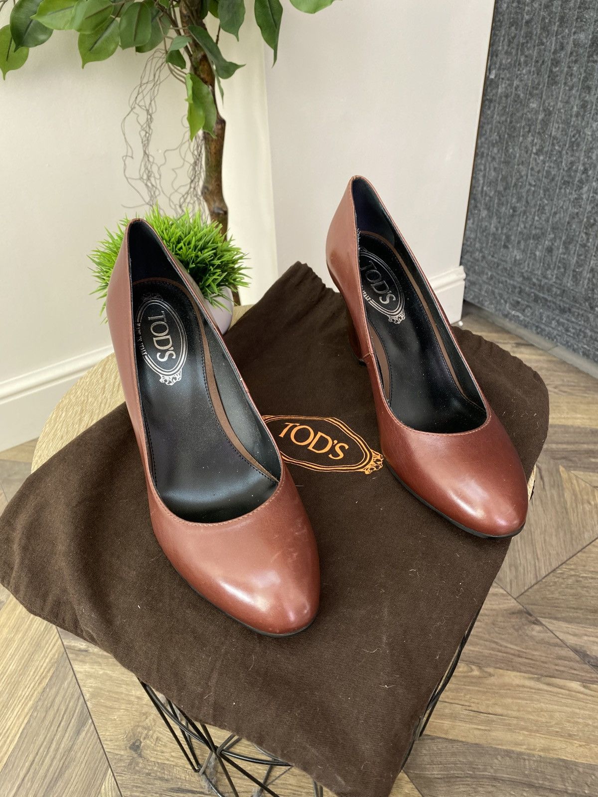 Tod's Vintage Tod's Women's Slip On Burgundy Leather Wedge Pump Size US 9 / IT 39 - 2 Thumbnail
