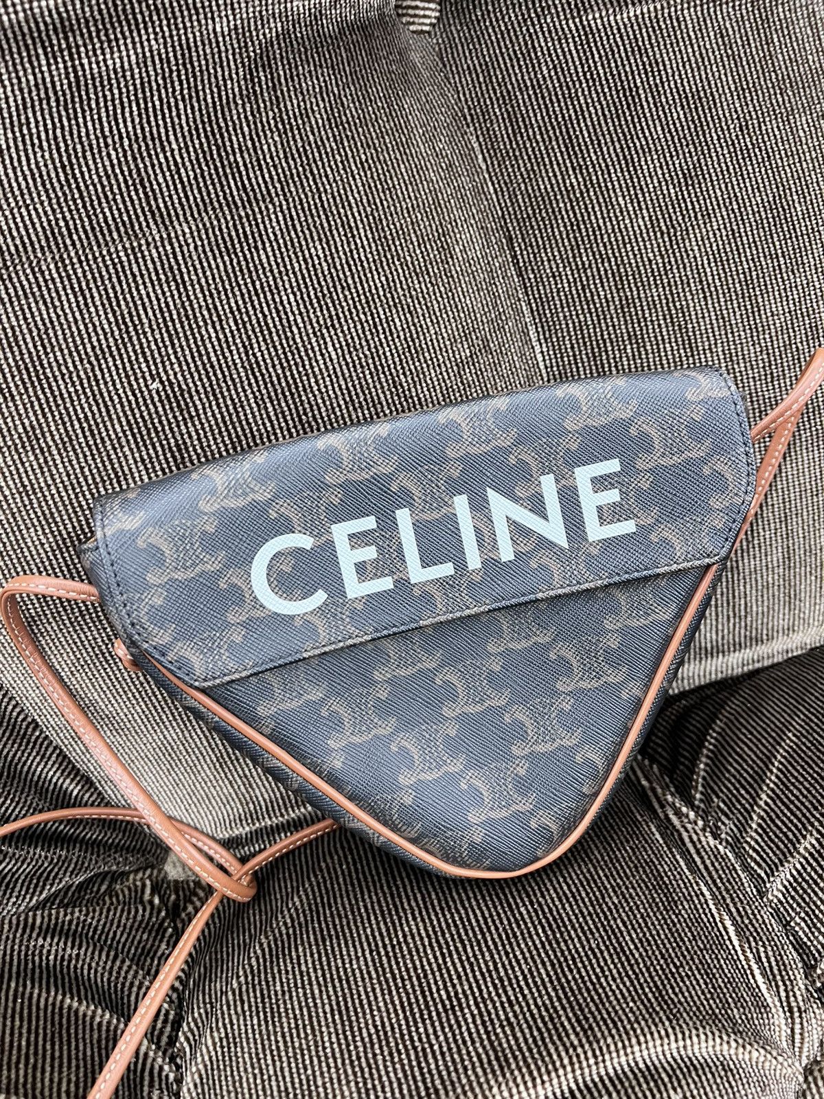 Celine Celine Triomphe Triangle Bag in Brown Size ONE SIZE - 3 Thumbnail