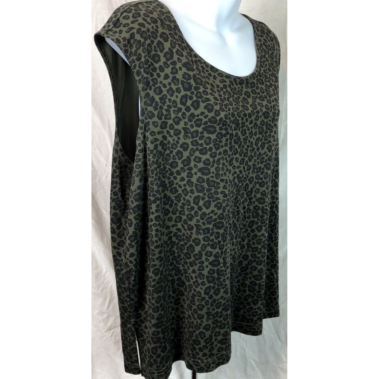Vintage Vintage Sleeveless Top 1X Green Leopard cheetah Scoopneck Rayon Knit 90s Glam Size XL / US 12-14 / IT 48-50 - 3 Thumbnail