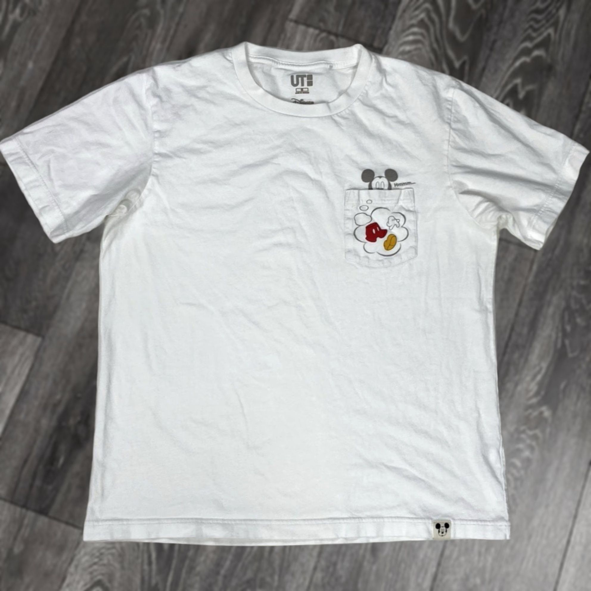 Uniqlo Uniqlo Disney Mickey Mouse Graphic Pocket T-shirt Women Medium Short Sleeve Size M / US 6-8 / IT 42-44 - 1 Thumbnail
