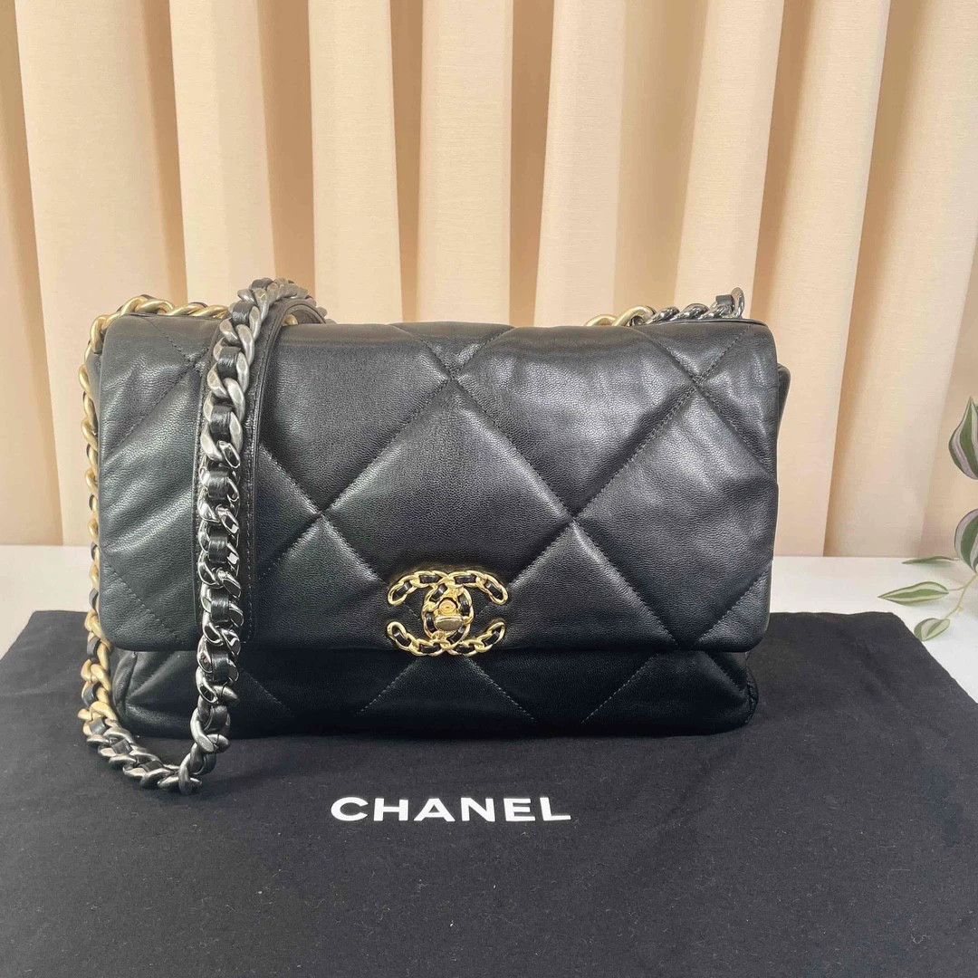 Chanel Pre-loved Bag Very good condition Size ONE SIZE - 1 Thumbnail