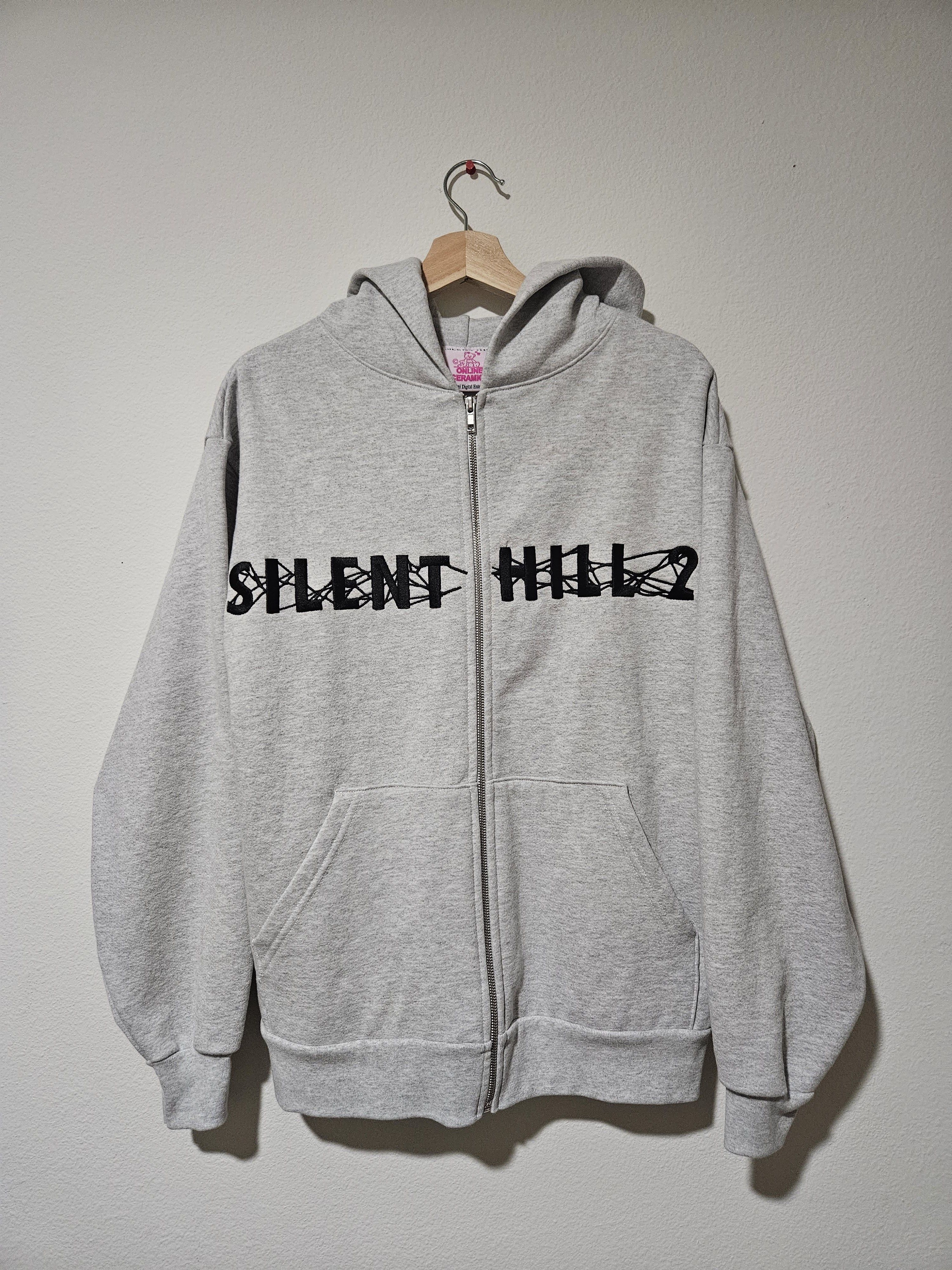 Sweat à Capuche Online Ceramics X Silent Hill 2 - Taille L - Gris Polaire Brodé - Neuf Sans étiquettes