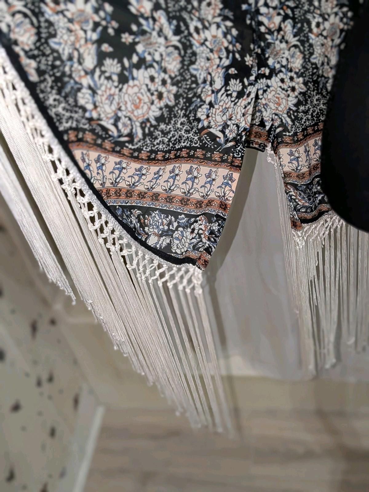 Abercrombie & Fitch Abercrombie & Fitch Floral Boho Cover Up Macrame Fringe XS Size XS / US 0-2 / IT 36-38 - 3 Thumbnail