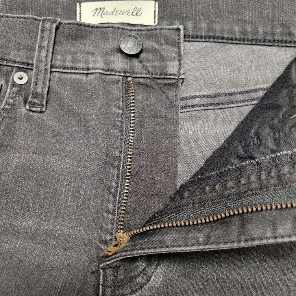 Madewell Madewell 9" High-Rise Skinny Distressed Raw Hem Jeans. Size 27" / US 4 / IT 40 - 8 Thumbnail