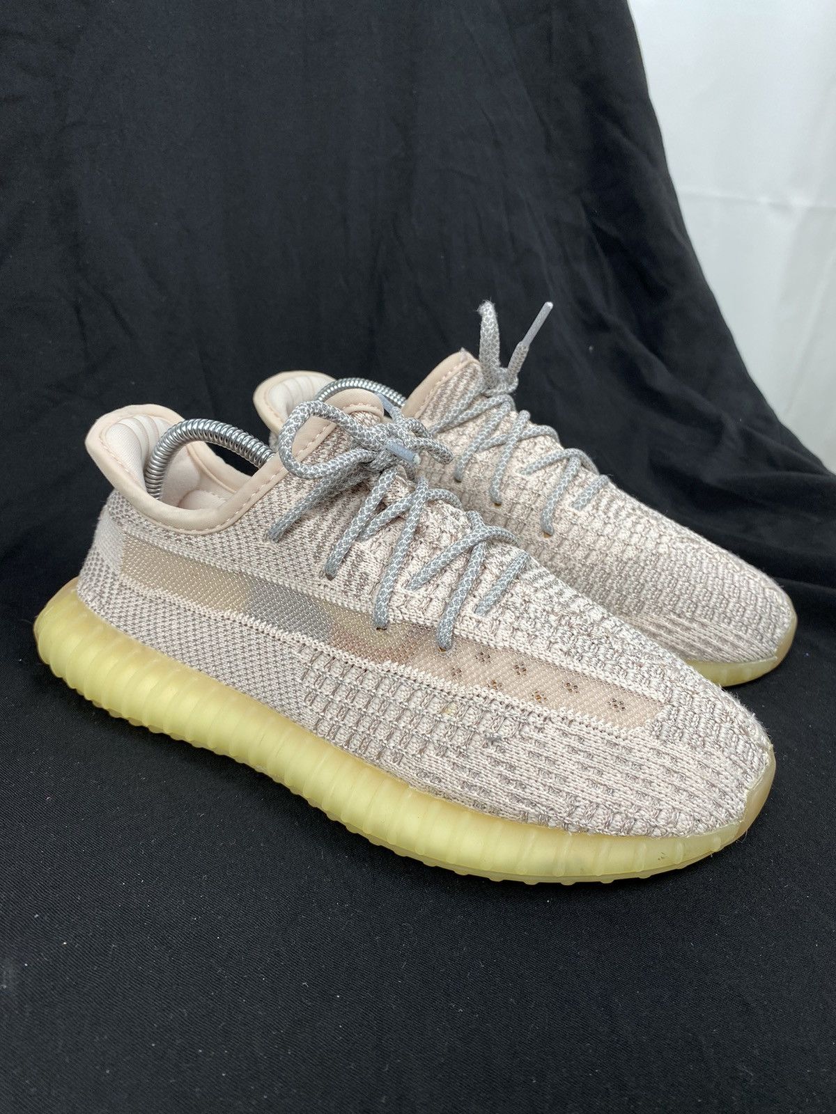 image of Adidas Yeezy Boost 350 V2 Kids Synth – Fv5675 Shoes in Beige (Size 4)