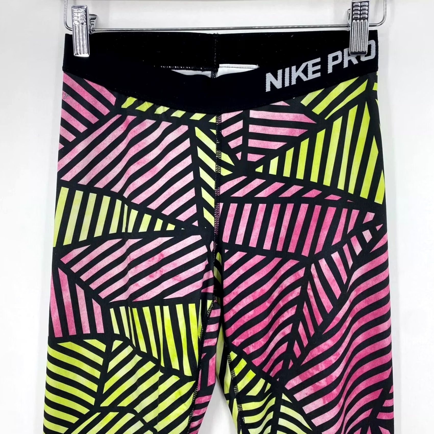 Nike Nike Pro Leggings Women's M Multicolor Cropped Active Polyester Spandex Blend Size 32" / US 10 / IT 46 - 2 Thumbnail