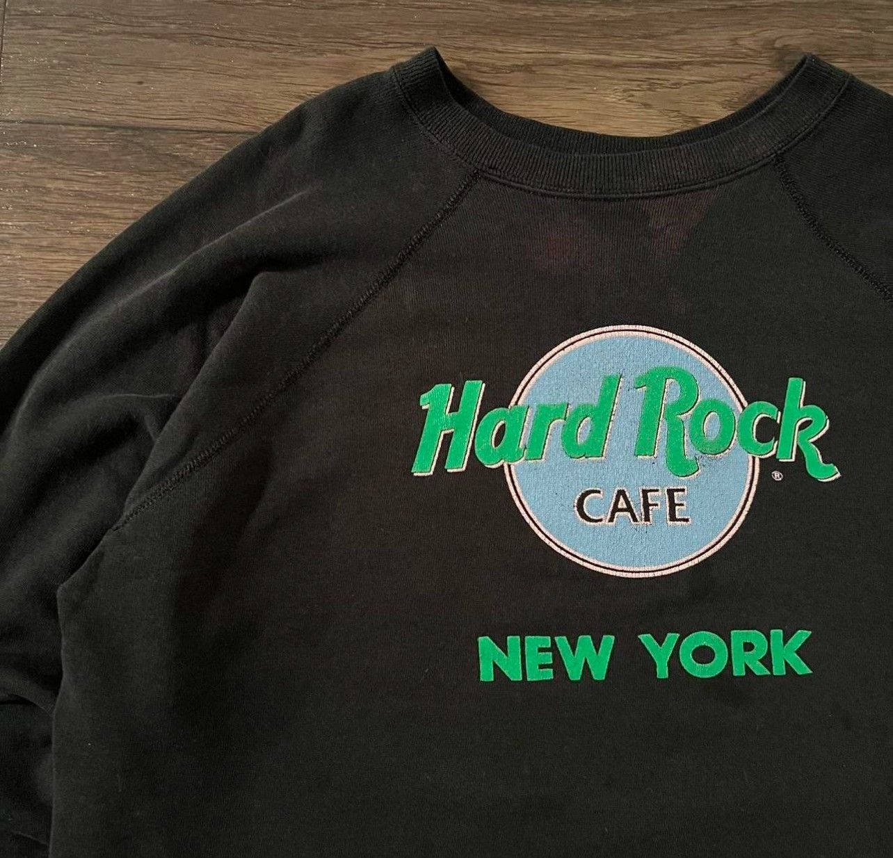 Hard Rock Cafe Sun faded 1980s boxy Raglan New York City hard rock crewneck Size US L / EU 52-54 / 3 - 2 Thumbnail
