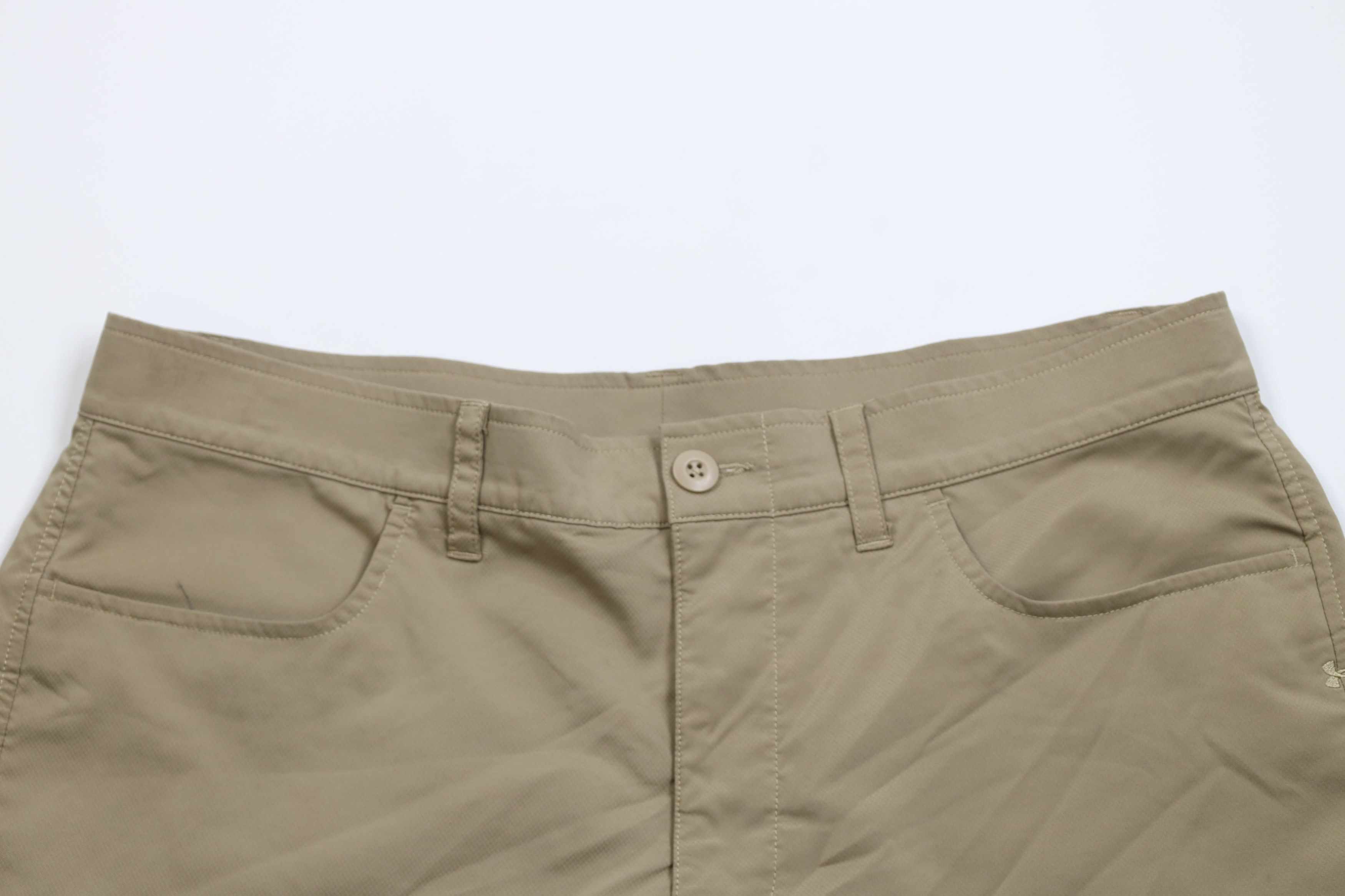 Under Armour × Vintage Under Armour Loose HeatGear Golfing Golf Chino Shorts Beige Size US 36 / EU 52 - 2 Thumbnail