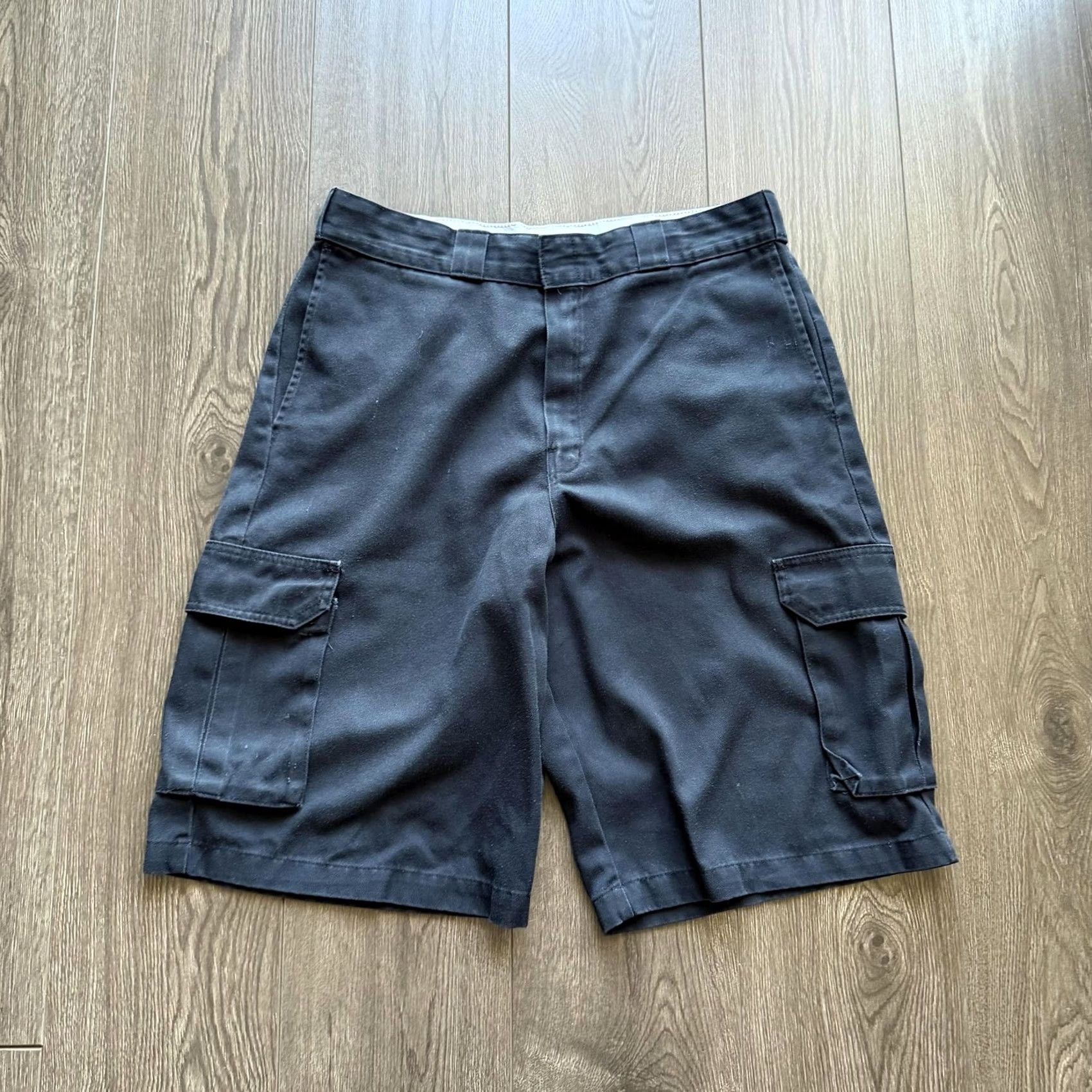 Dickies Dickies Cargo Shorts 35 Black Cotton Canvas Pockets Loose Fit Baggy Y2K Mens Shorts Size US 35 - 4 Thumbnail