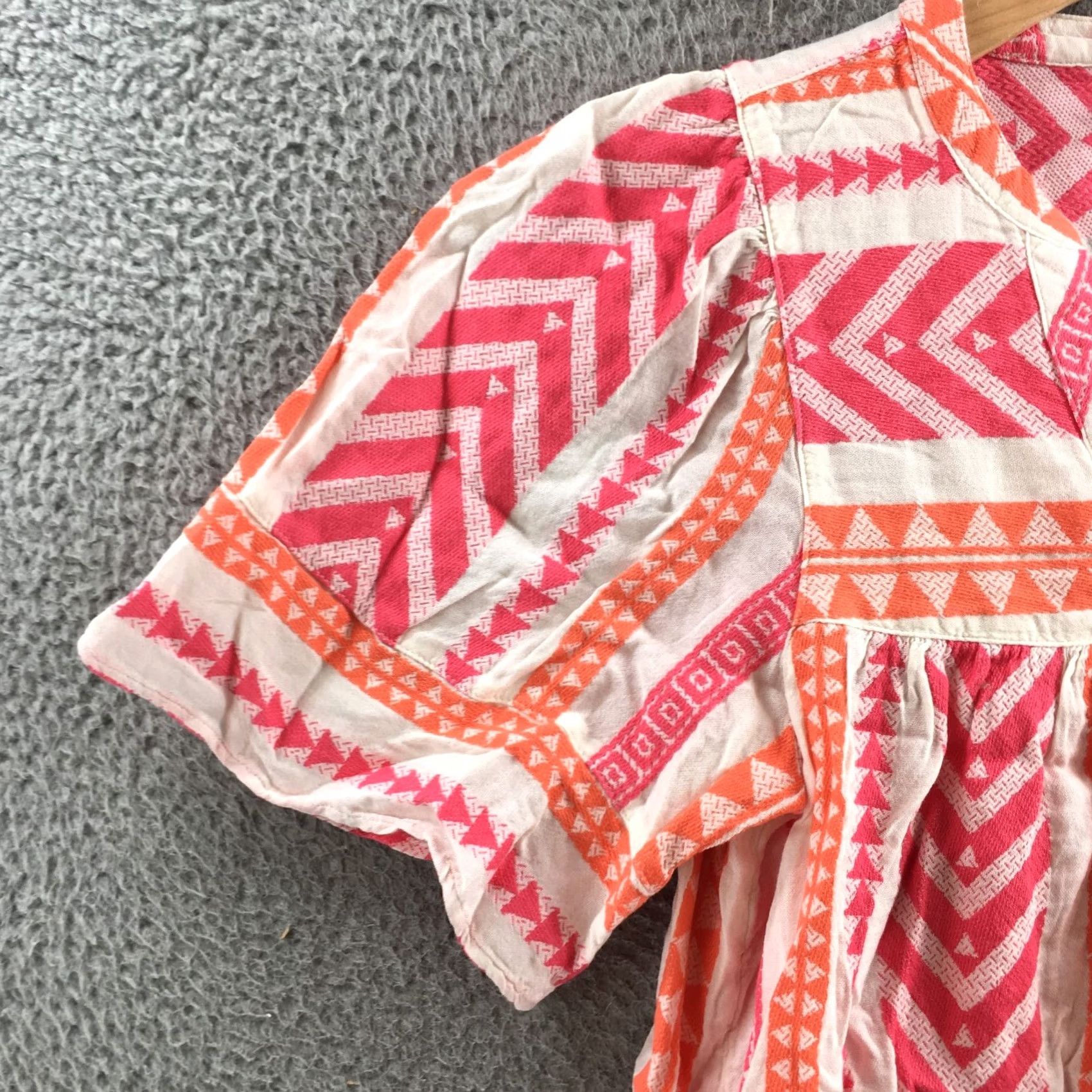 Old Navy Old Navy Blouse Womens Small Pink Orange White Split Neck Boho Geometric Top NEW Size S / US 4 / IT 40 - 4 Thumbnail