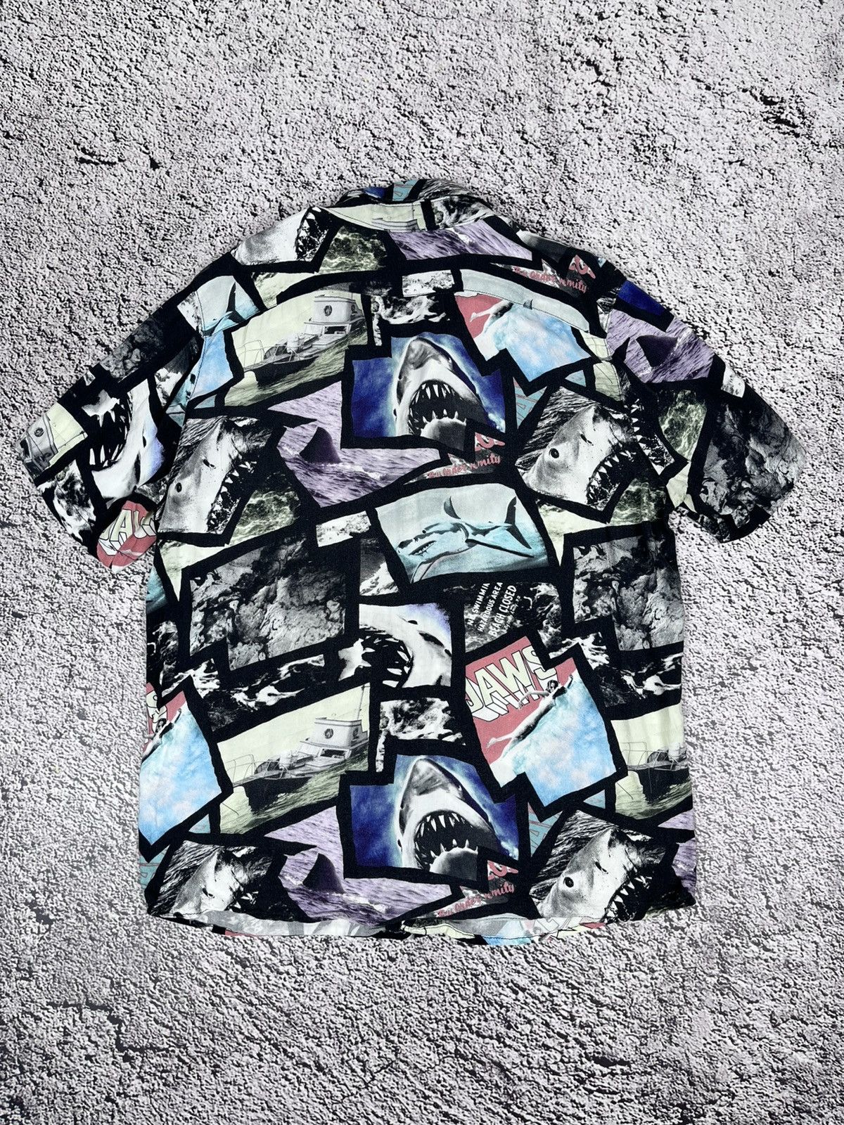 Japanese Brand JAWS Hawaiian Shirt Full Logo Y2K Movie Size US L / EU 52-54 / 3 - 8 Thumbnail
