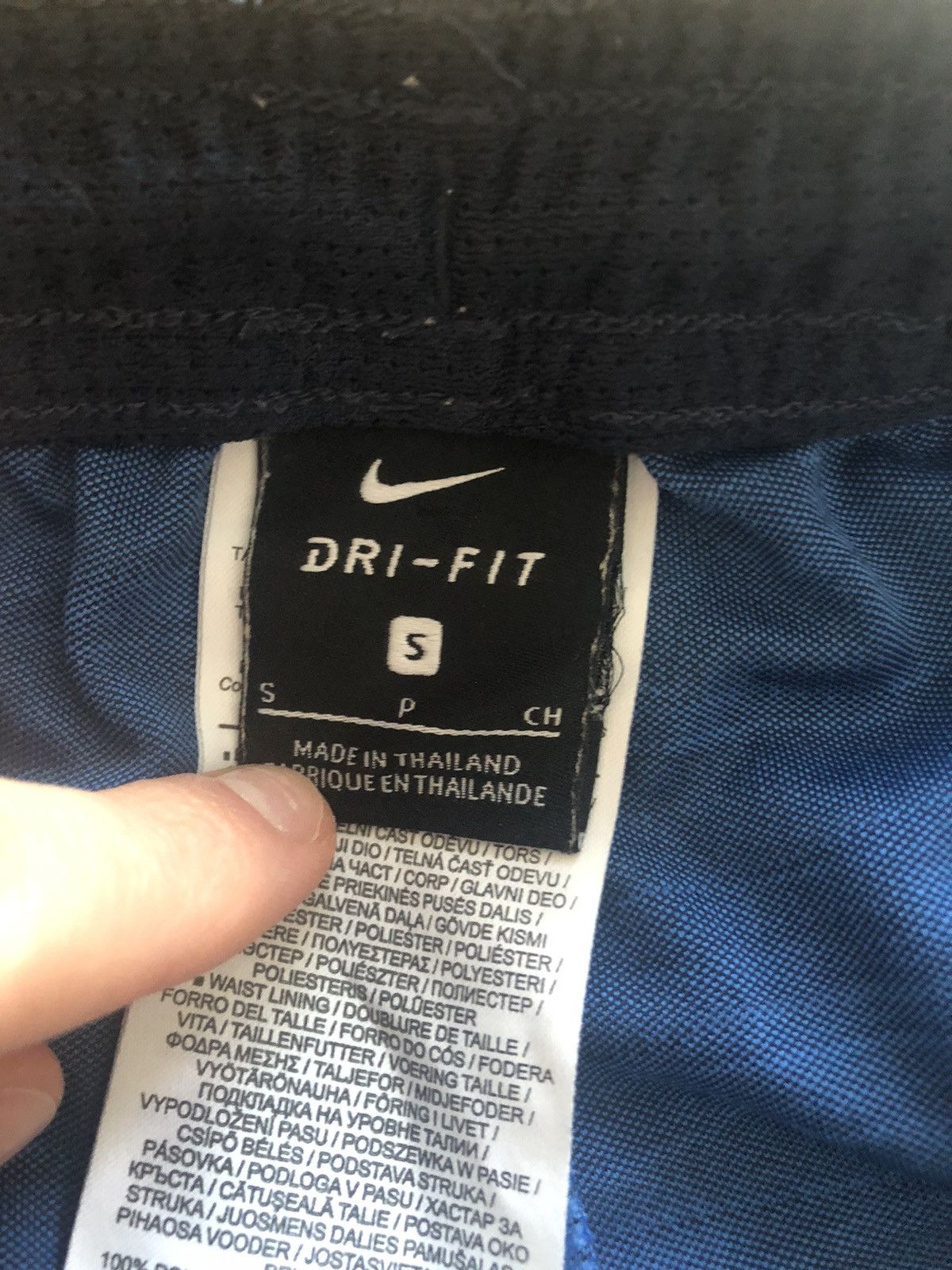 Nike RARE BIRMINGHAM CITY FOOTBALL SOCCER SHORTS Size US 30 / EU 46 - 5 Thumbnail