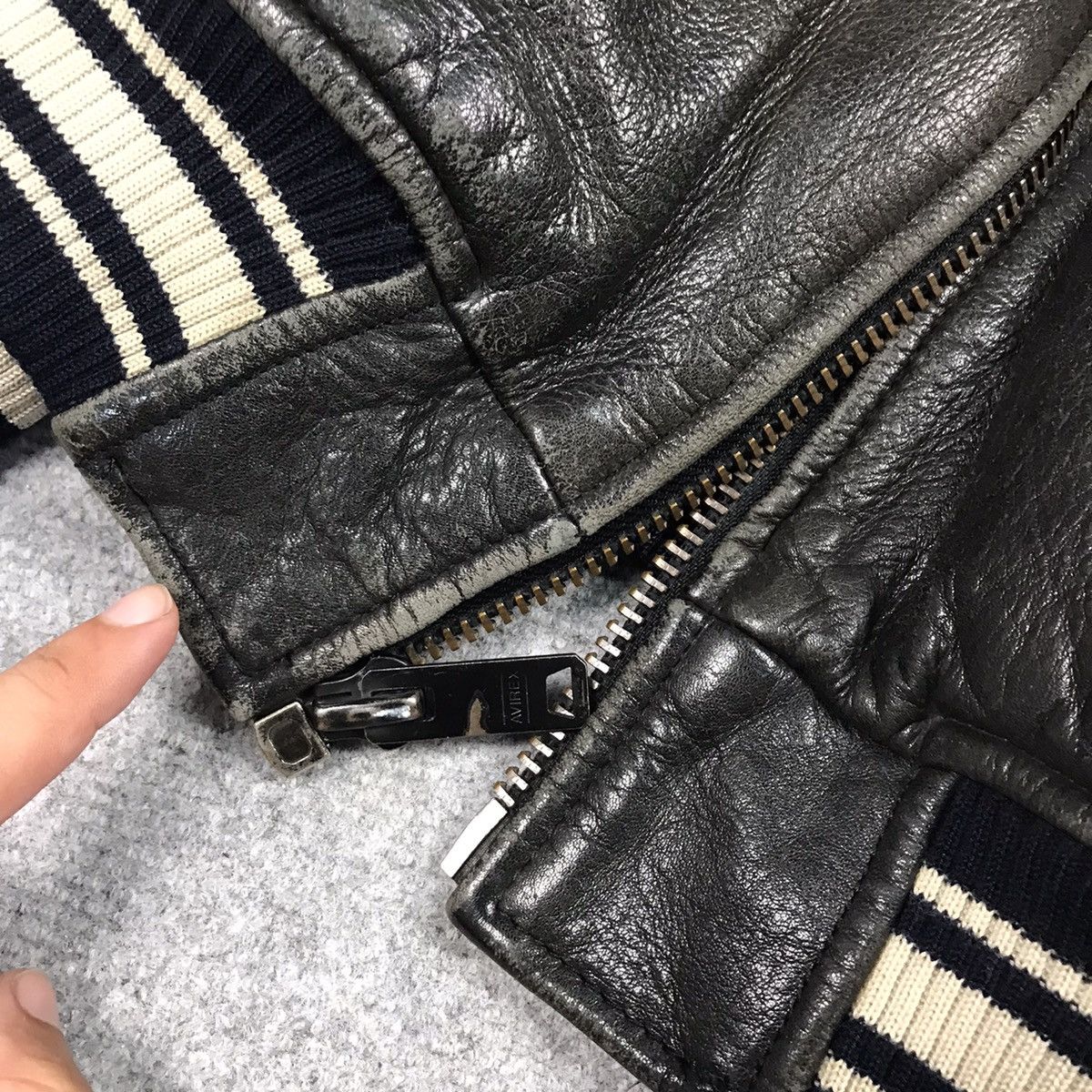 Avirex AVIREX BOMBER LEATHER JACKET BIG LOGO SUN FADED LEATHER Size US XS / EU 42 / 0 - 17 Thumbnail