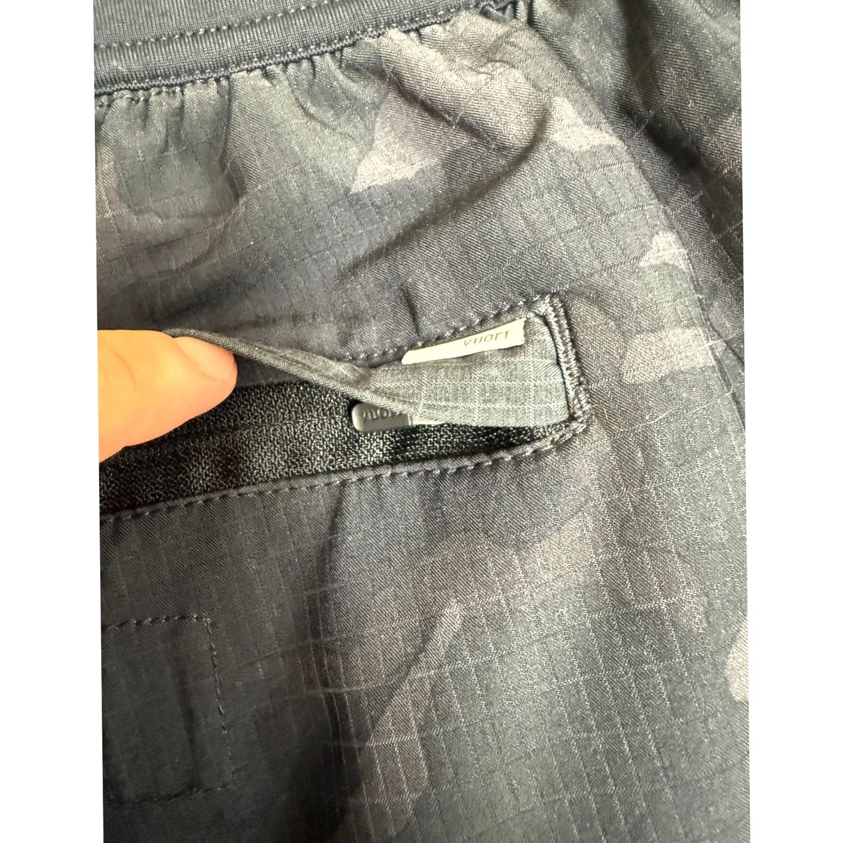 Vuori Vuori Stockton Compression Lined Athletic Shorts Black Camouflage Mens S Shorts Size US 29 - 4 Thumbnail