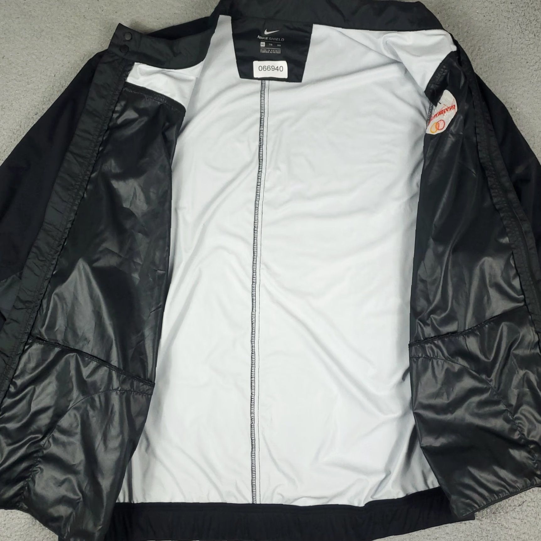 Nike Nike Jacket Mens 2XL Black Windbreaker Full Zip 1/4 Zip Reflective Nike Dri-FIT Windbreaker Jacket Mens 2XL Black Size US XXL / EU 58 / 5 - 6 Thumbnail
