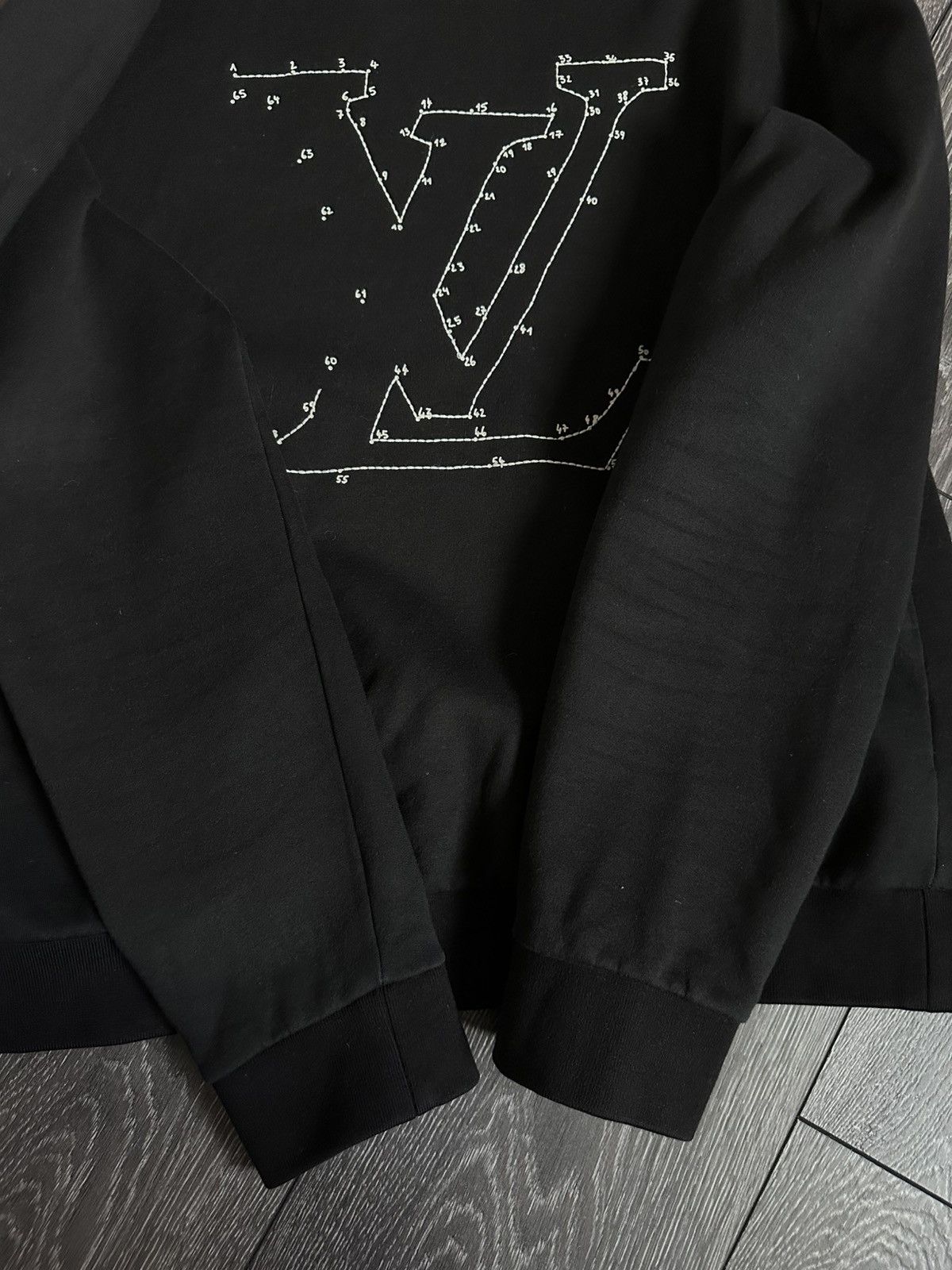 Louis Vuitton louis vuitton stitch logo embroidered sweatshirt Size US M / EU 48-50 / 2 - 4 Thumbnail