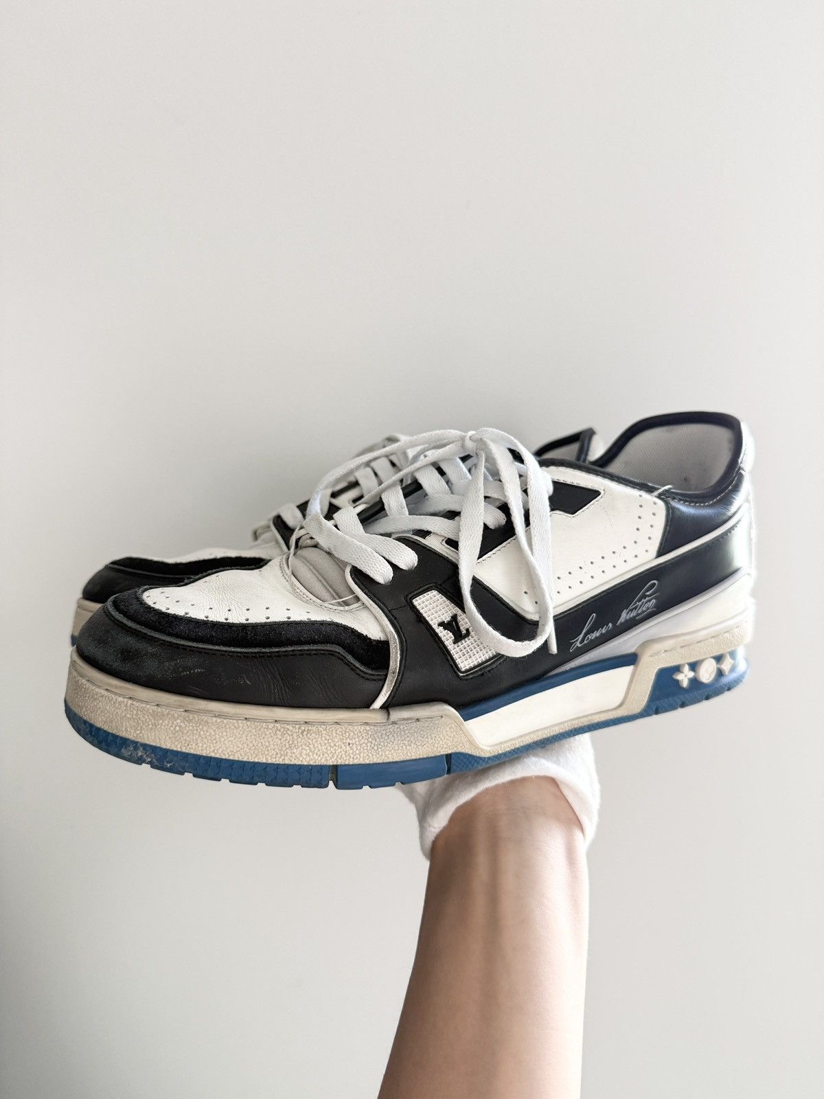 Louis Vuitton STEAL! Louis Vuitton Trainer Virgil Abloh White Black Blue Size US 8.5 / EU 41-42 - 5 Thumbnail